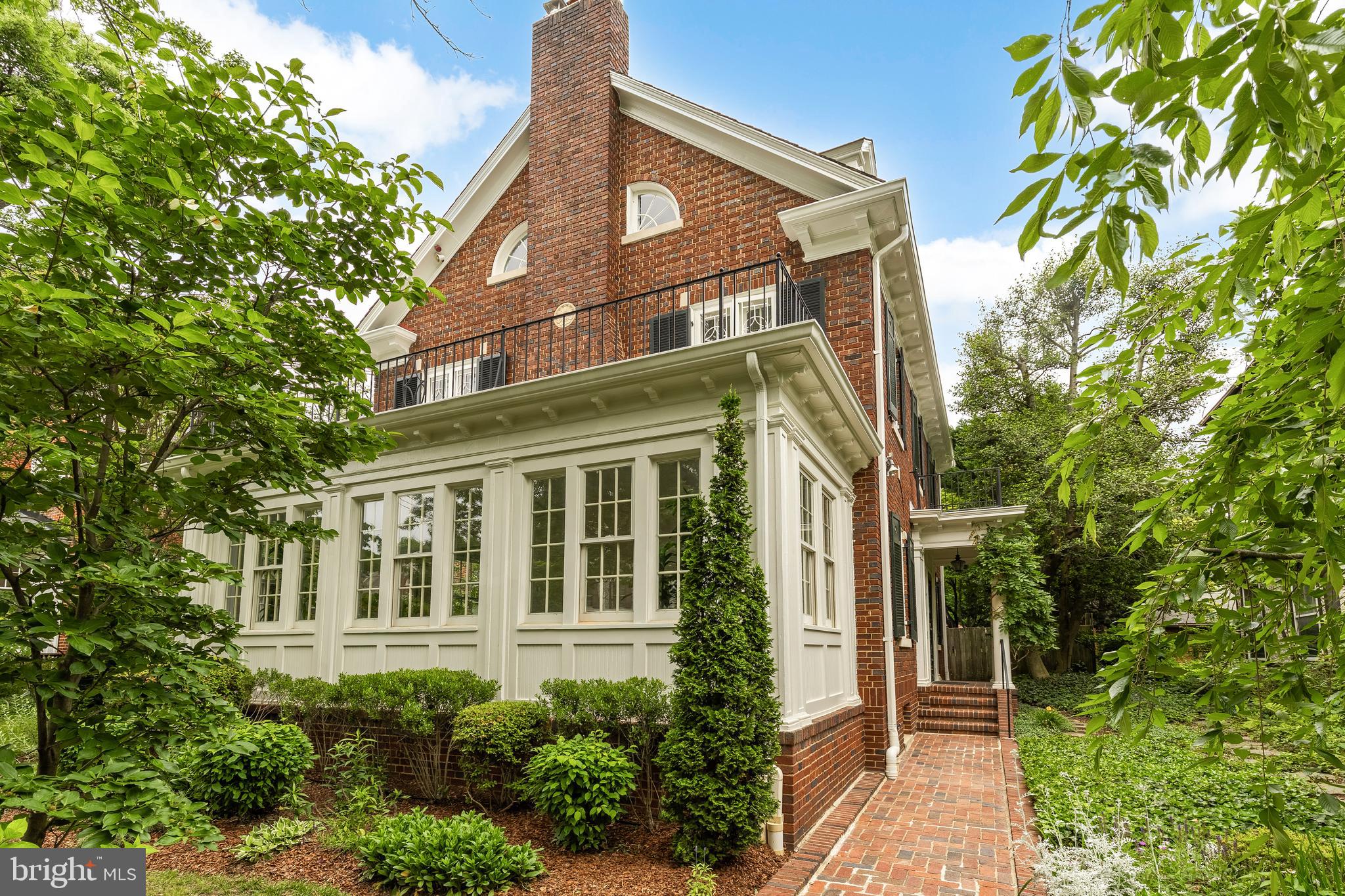 WOODLEY PARK - Residential