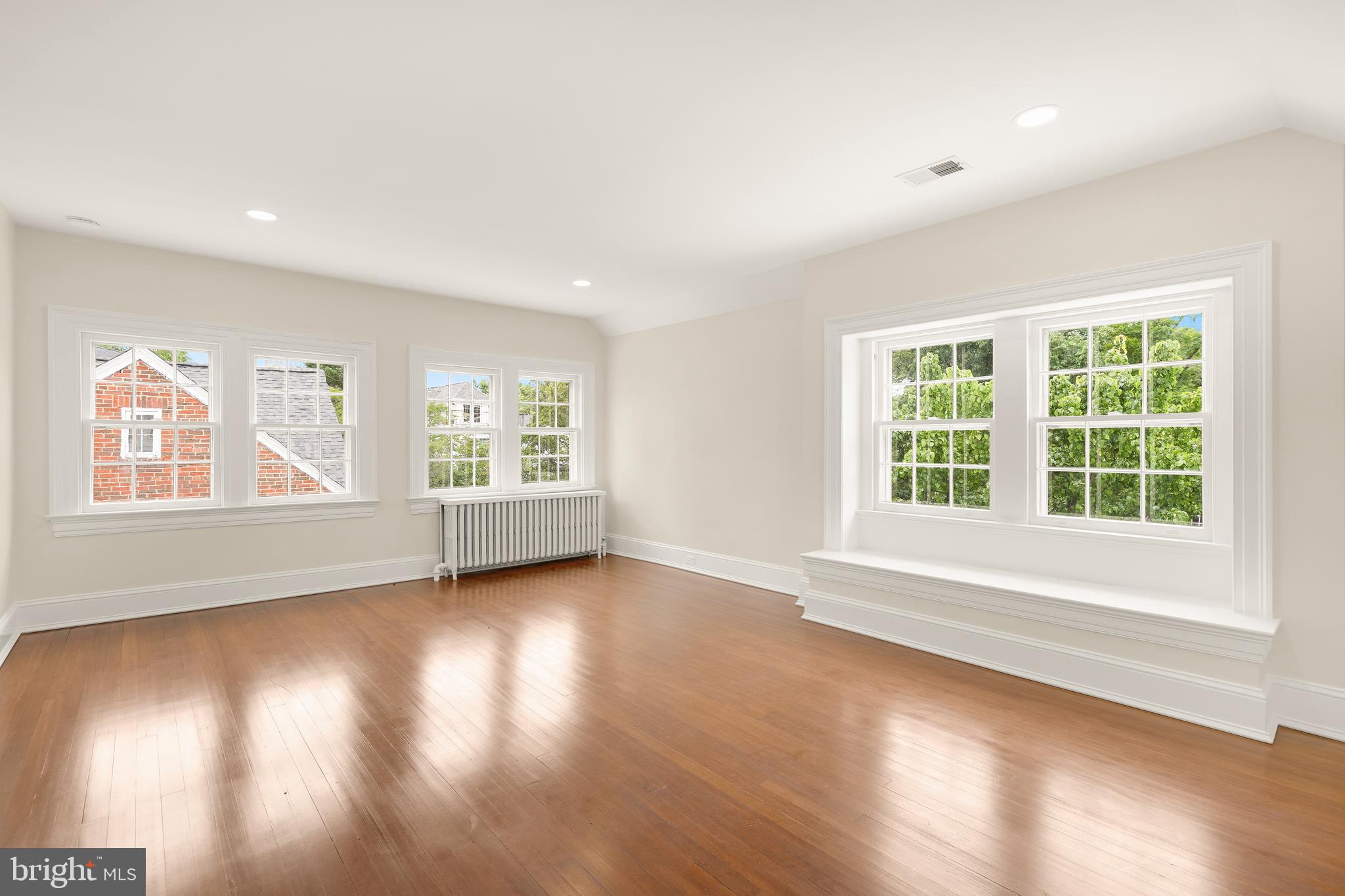 WOODLEY PARK - Residential