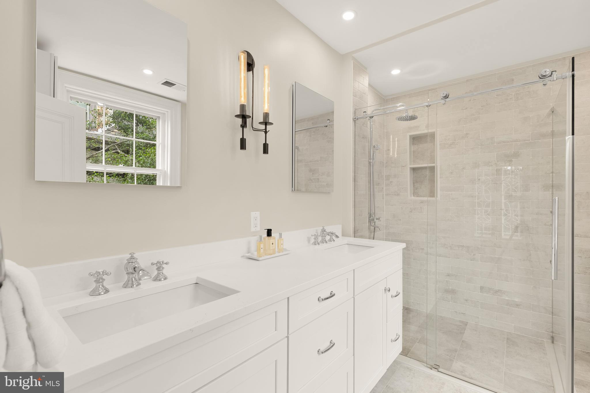 WOODLEY PARK - Residential