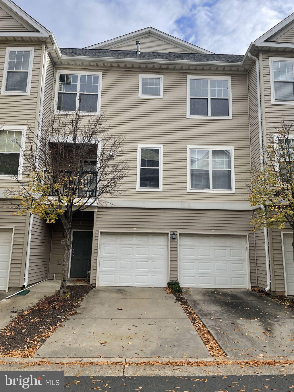 Welcome to the sought after neighborhood of Faircrest! Bright and airy 2-br, 2-full bath townhome style
condo w/ coveted attached garage. Each bedroom has its own walk-in closet for plenty of storage. The unit
features an open floorplan, 9ft ceilings on all levels, full size washer/dryer in unit, gas fireplace and an
office nook. Kitchen features stainless steel appliances. If safety is your concern, this gated community is
for you. Community features pool, fitness center, business center, playground and clubhouse. Location is
key, conveniently located to Fairoaks Mall, Fair Lakes shopping center and the Stringfellow Park & Ride for
commuters. Just minutes from I-66, hwy 28 and Dulles Int. Airport.