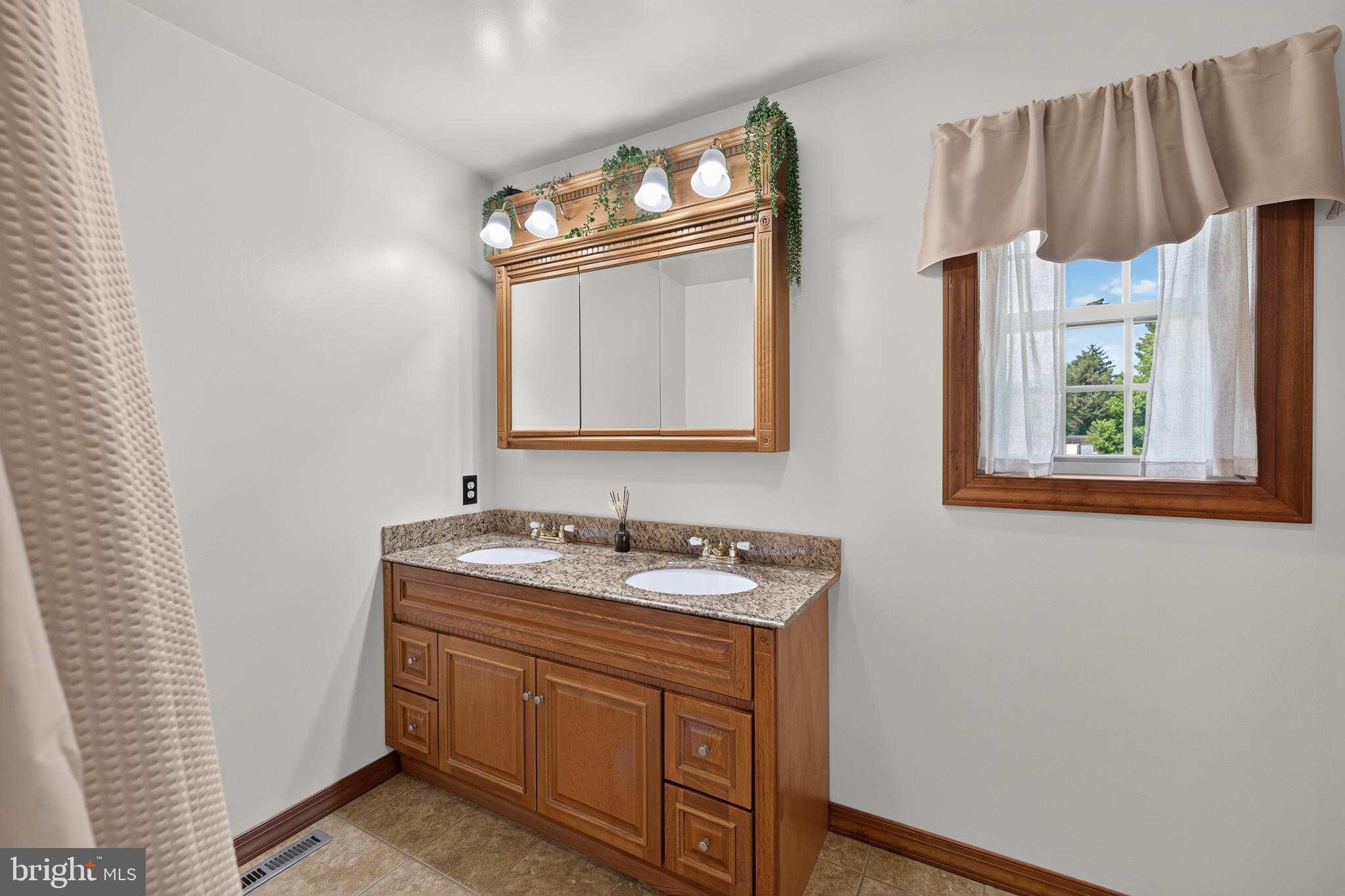 BRANTWOOD - Residential