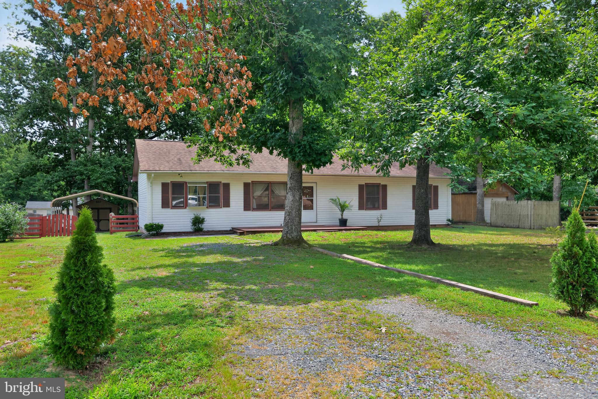 Main POC is Co-Lister.Seller prefers to use KTL Title. Charming 3BR, 1.5BA ranch offering single-level living on a spacious, level lot. Located in Lake Arrowhead community.Step inside to a welcoming living room featuring a ceiling fan and plenty of natural light. The bright kitchen provides a functional layout, while the adjoining family room is the perfect gathering space,ideal for relaxingOutside, enjoy the expansive, flat yard with plenty of space for outdoor activities, gardening, or entertaining. A large storage shed provides ample room for tools and equipment, and the attached carport offers covered parking.Don't miss the opportunity to make this delightful Lake Arrowhead ranch your new home!
