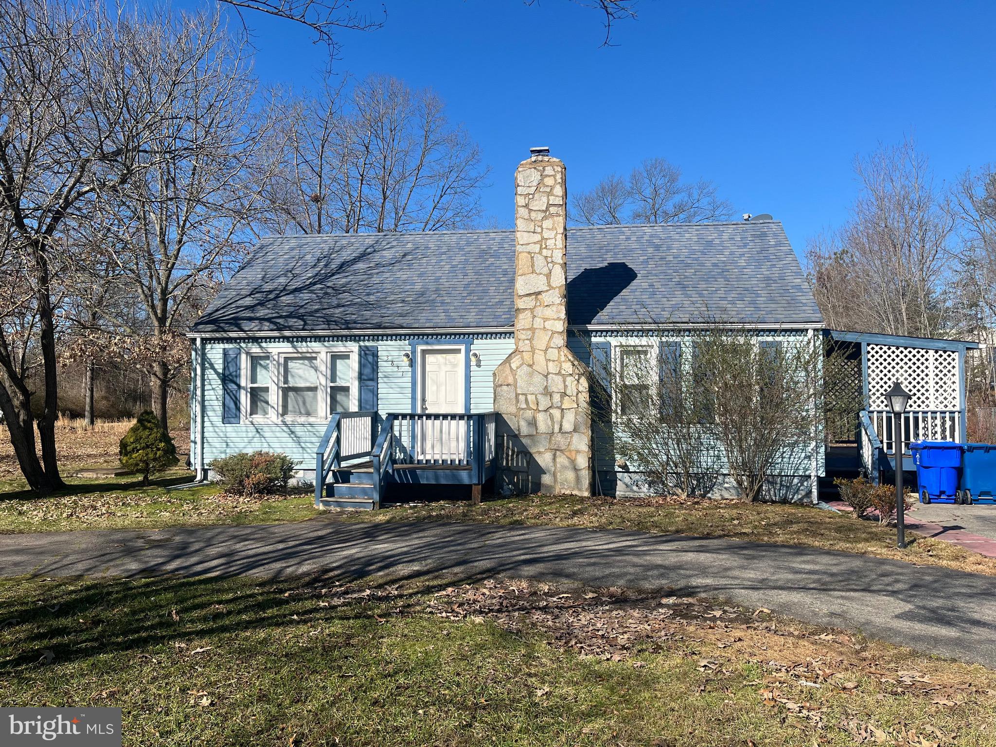 Great Location ****. Updated and ready to move in. Beautiful space.. Cute as a Button!!! Beautiful huge level lot. Close to everything! 301, RTE 5, Charles County Parkway, the mall, several restaurants, walking distance to Shopping, bus stops. Enjoy the many shopping, dining, entertainment and fitness options that Waldorf has to offer. This is a great home in a great location. its a must See!! It won't last long!!! Large back porch ready for back yard BBQ