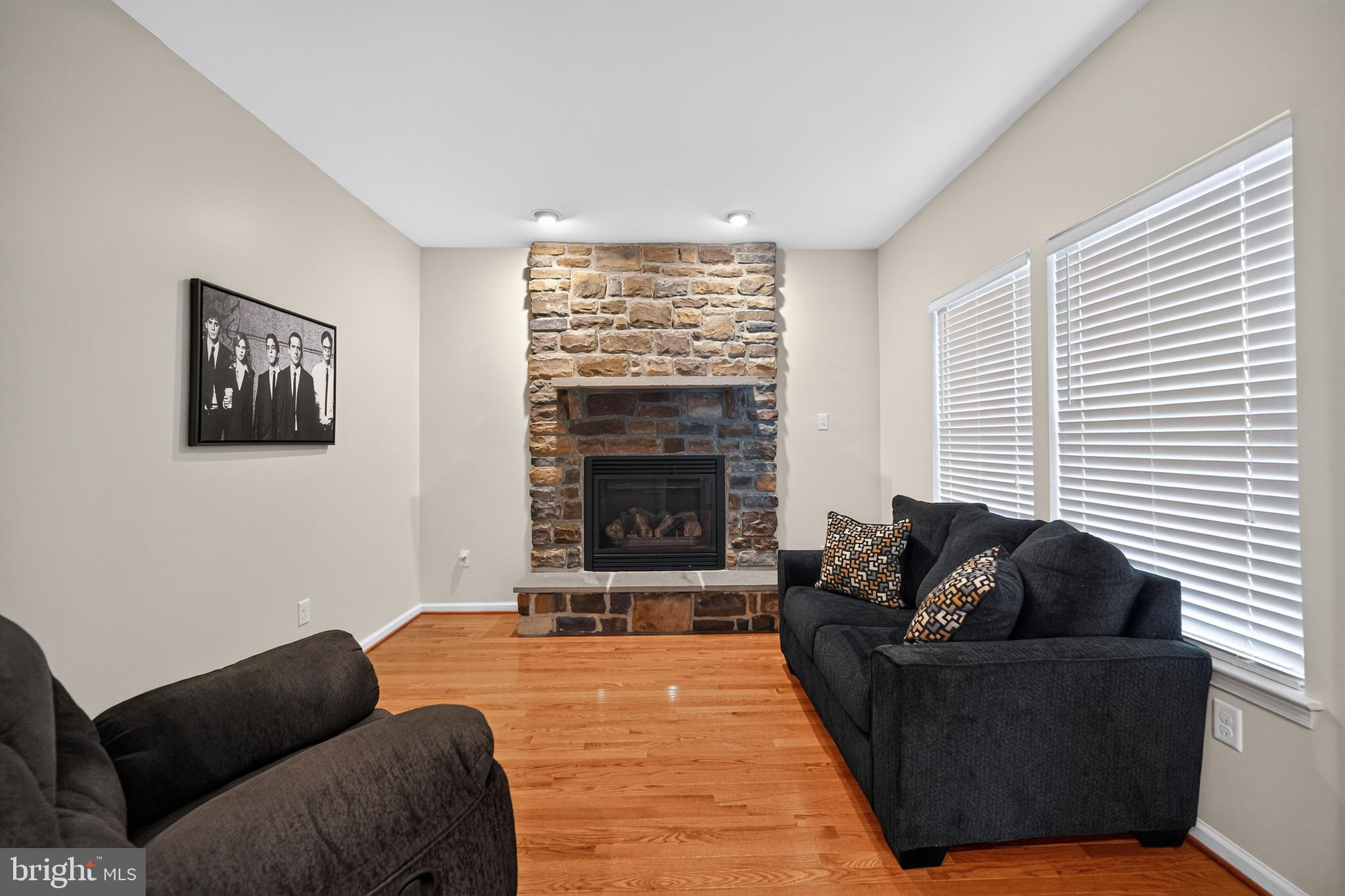 ROUND HILL - Residential