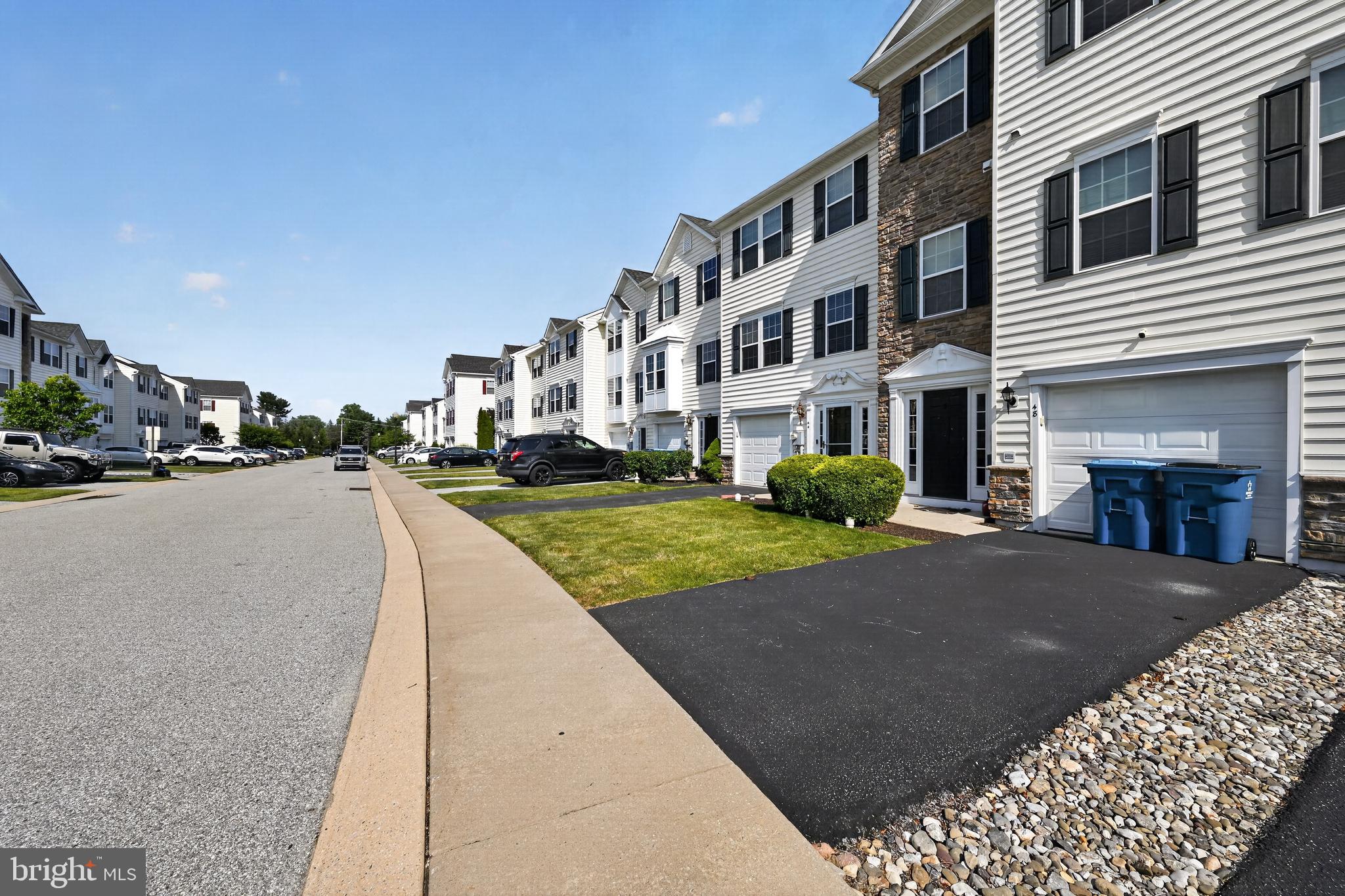 ROUND HILL - Residential
