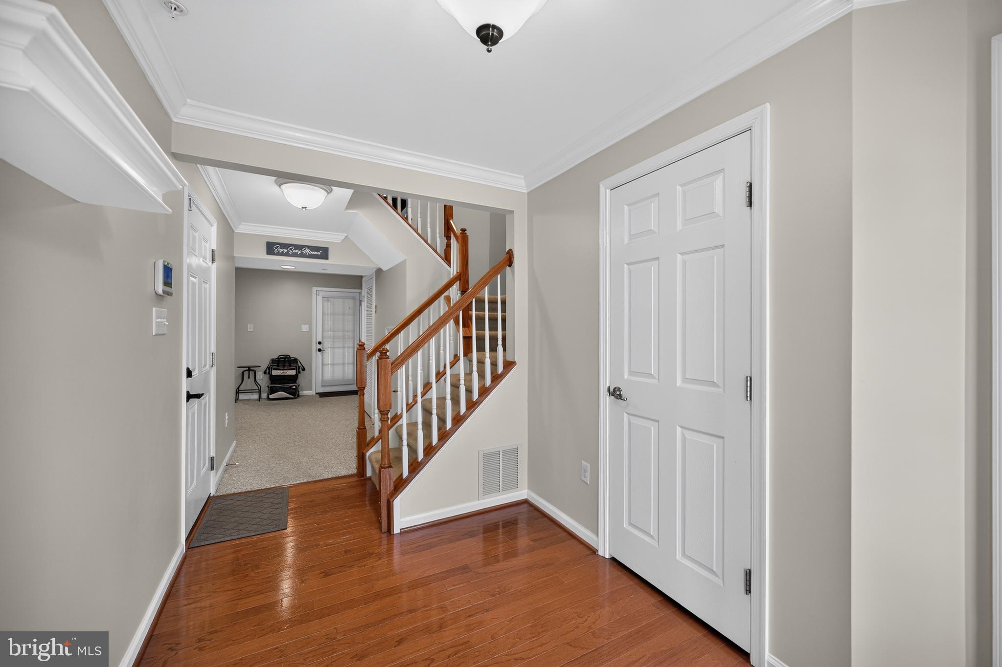 ROUND HILL - Residential