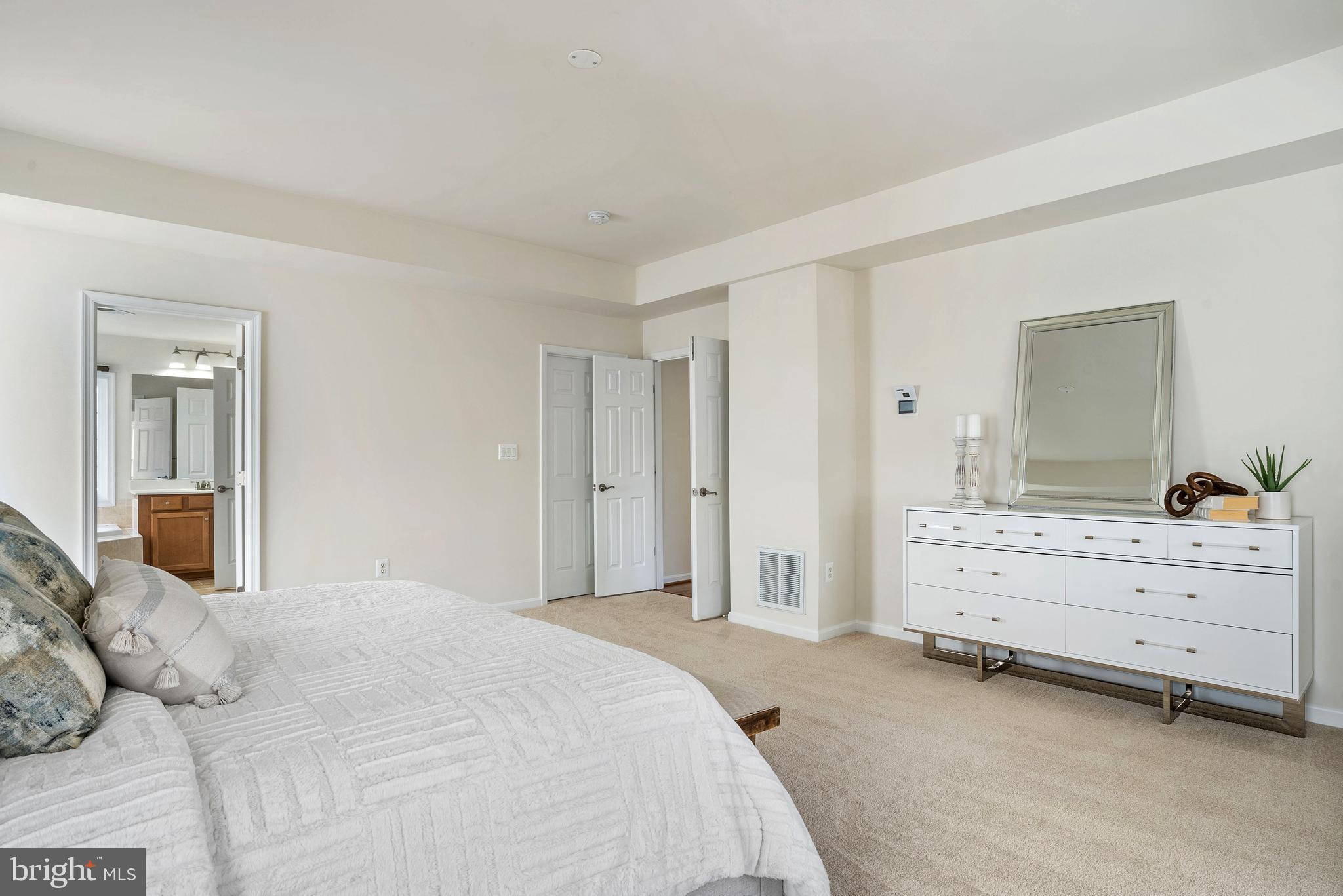 PIEDMONT MEWS - Residential