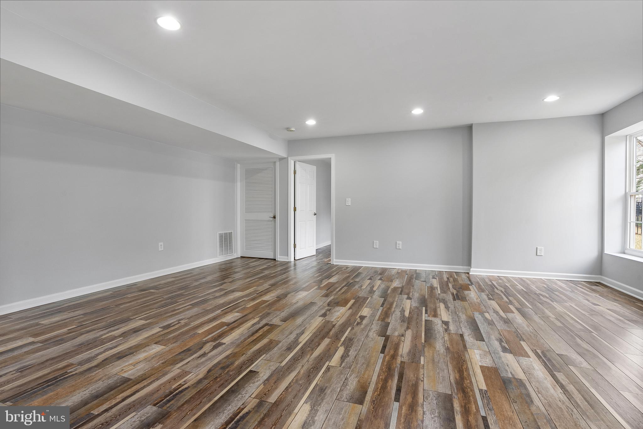 PIEDMONT MEWS - Residential