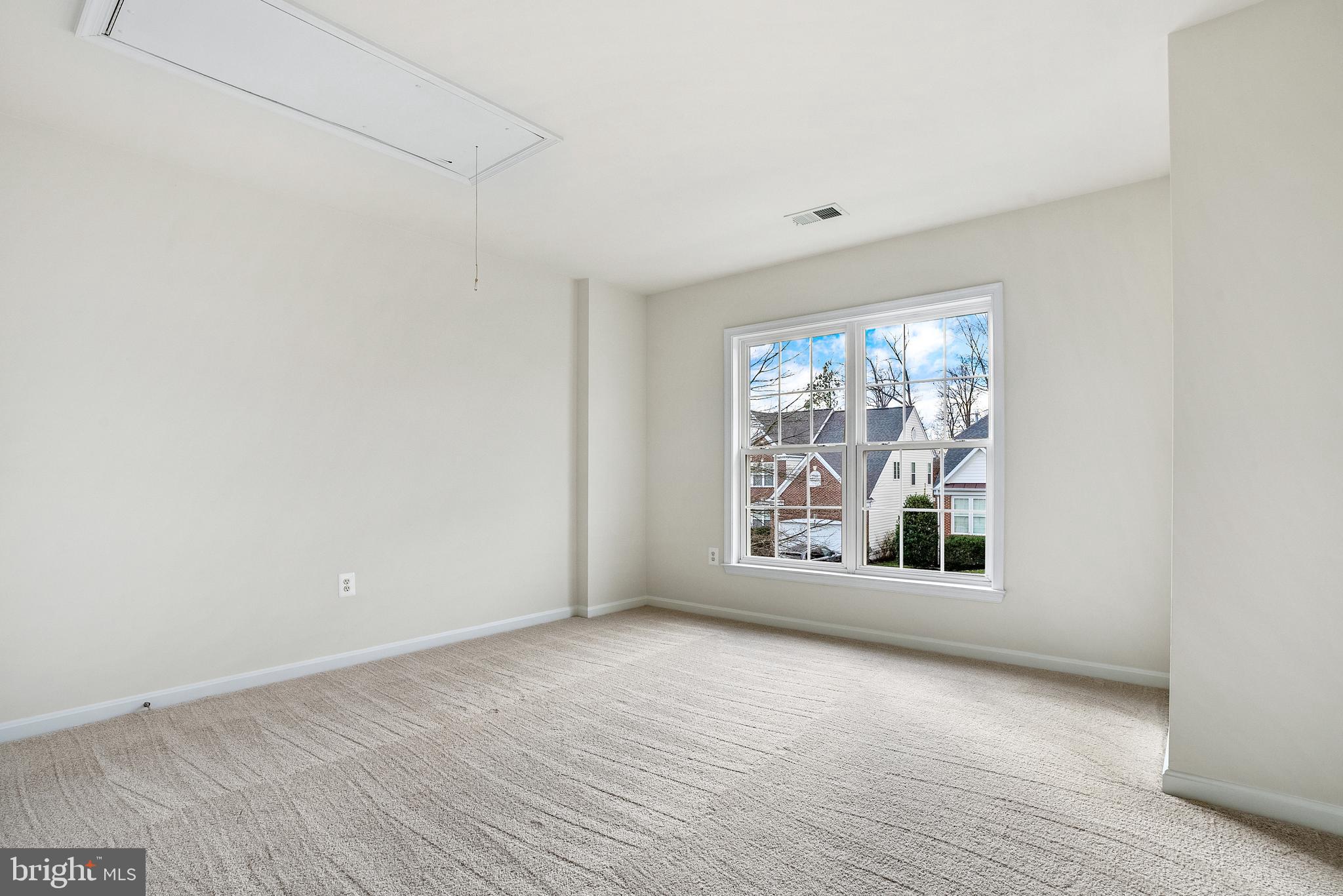 PIEDMONT MEWS - Residential