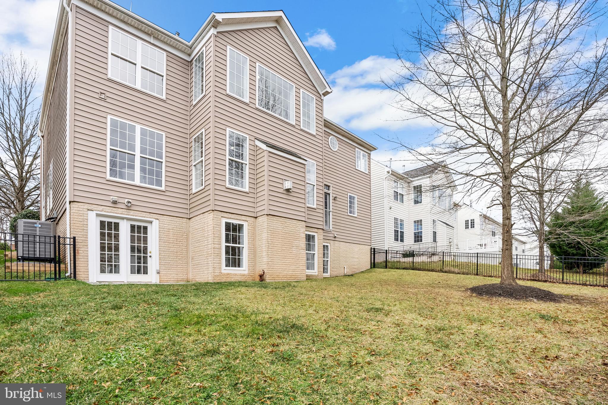 PIEDMONT MEWS - Residential