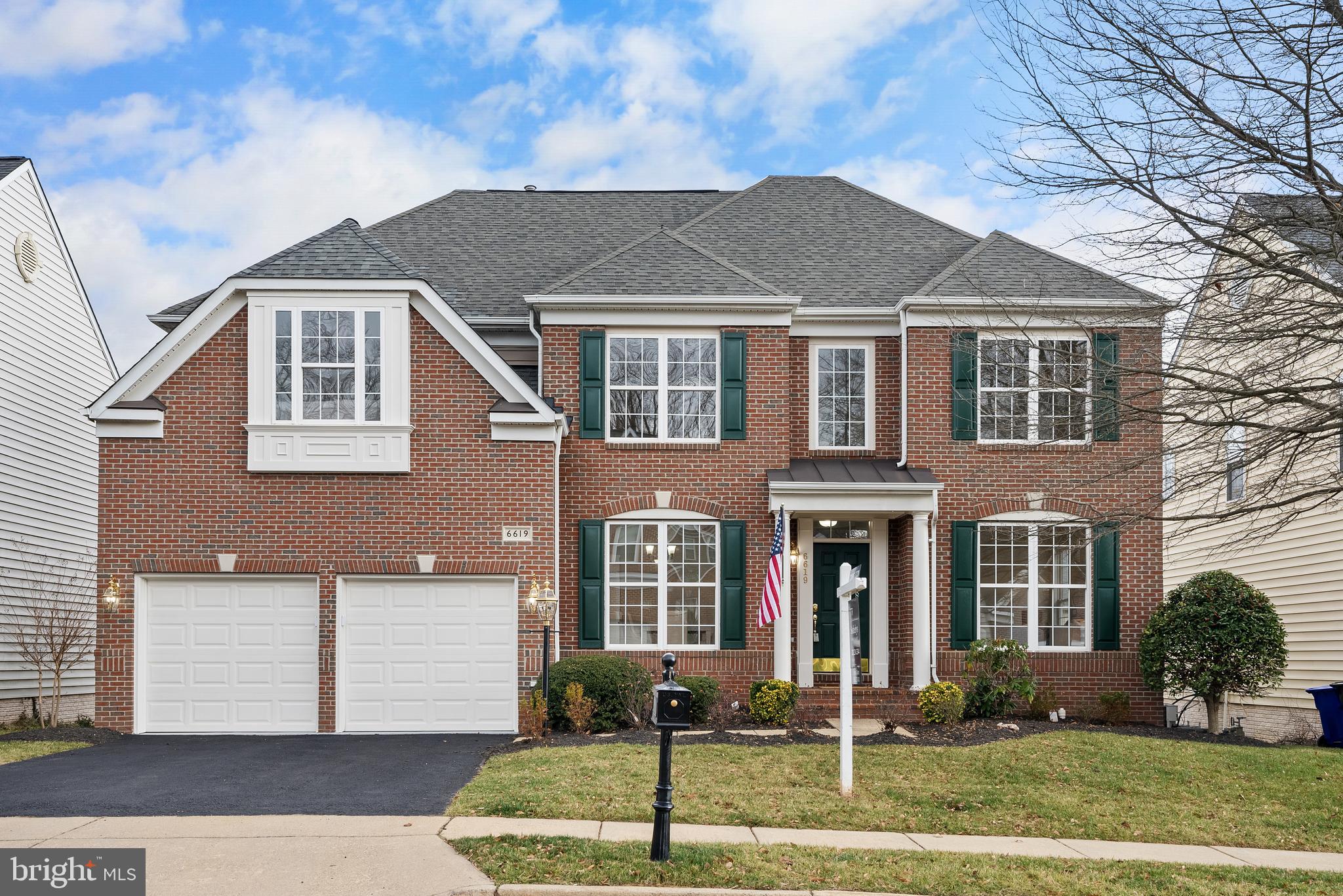 PIEDMONT MEWS - Residential