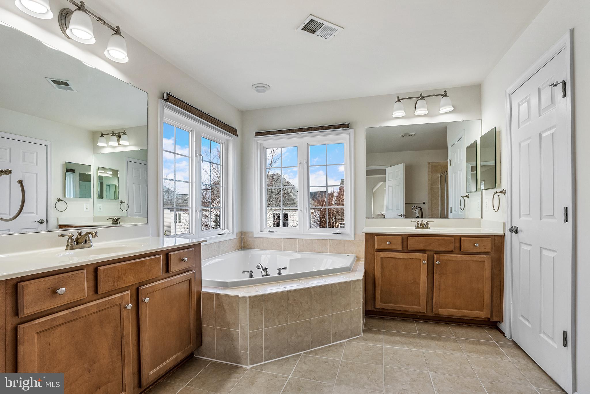 PIEDMONT MEWS - Residential