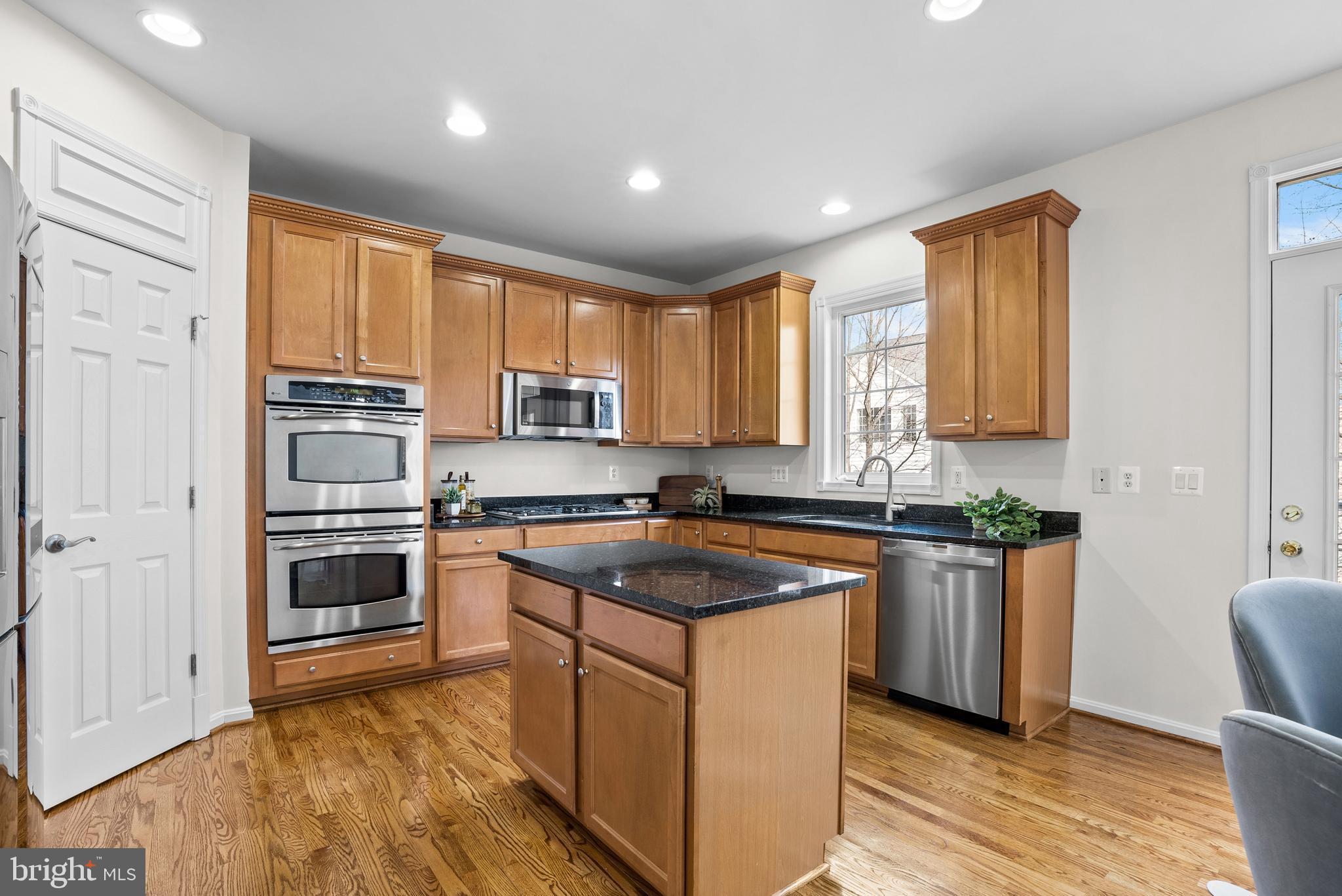PIEDMONT MEWS - Residential