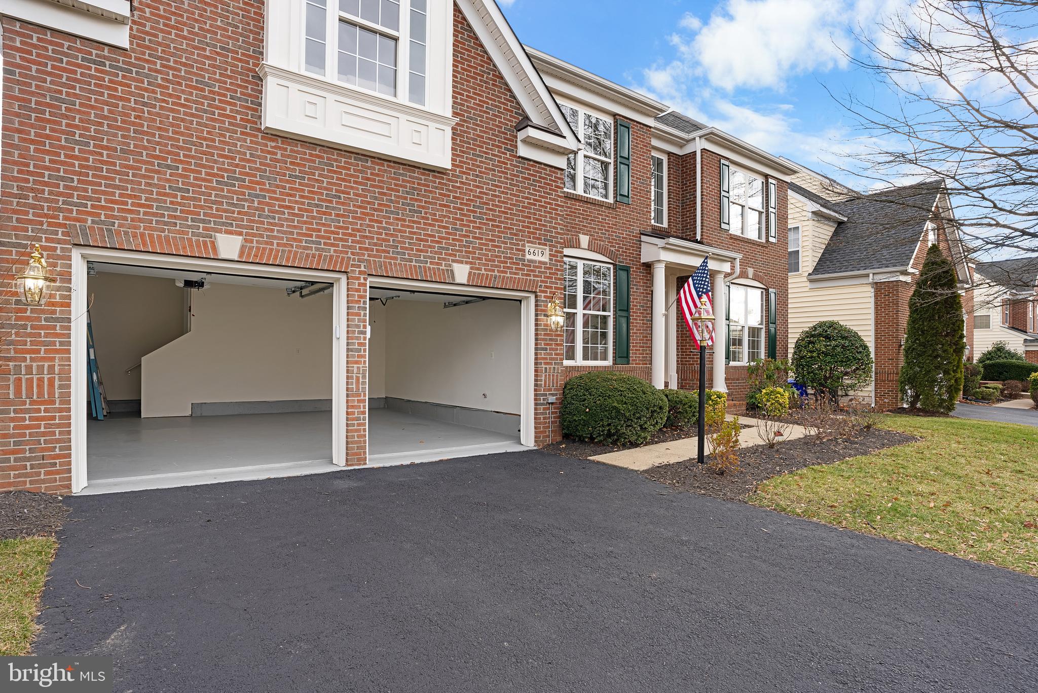 PIEDMONT MEWS - Residential