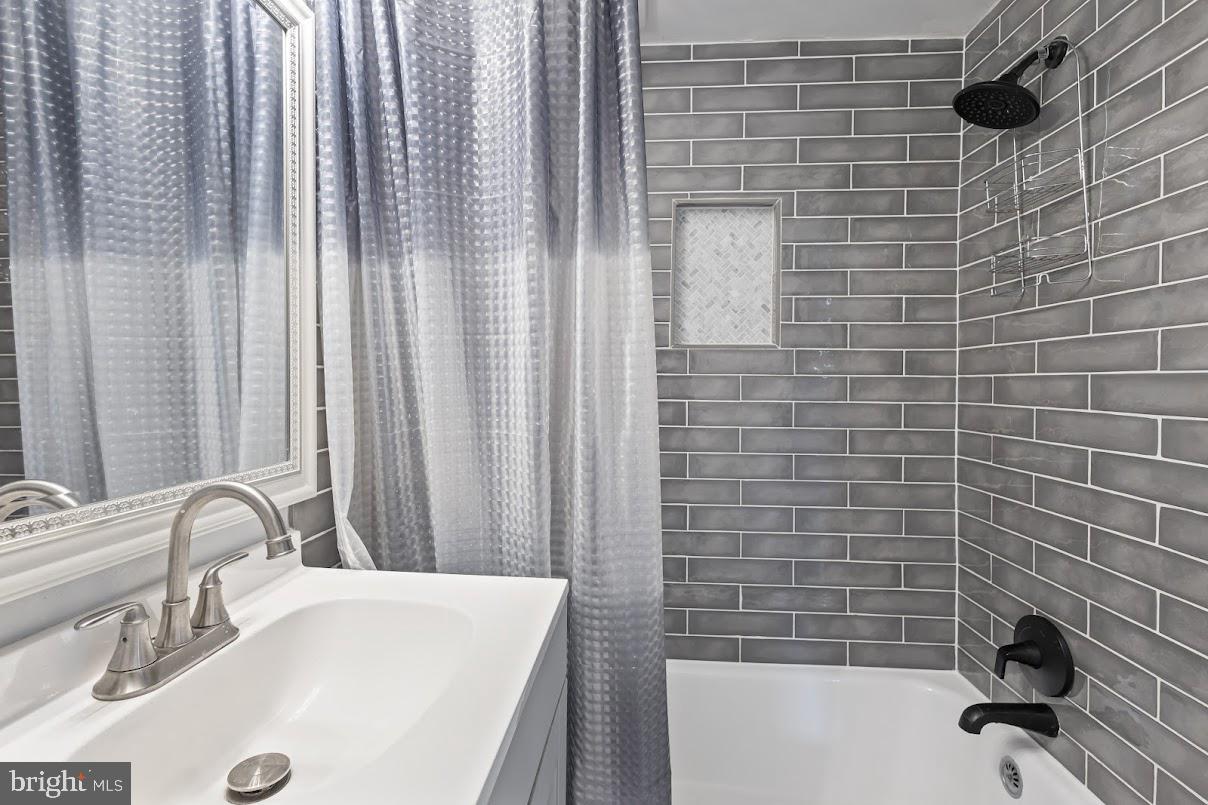 TIMBERLANE VILLAGE GARDEN CONDOMINIUMS - Residential
