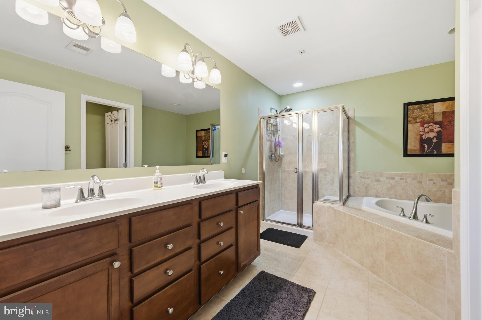 LAKELANDS AT EASTON - Residential