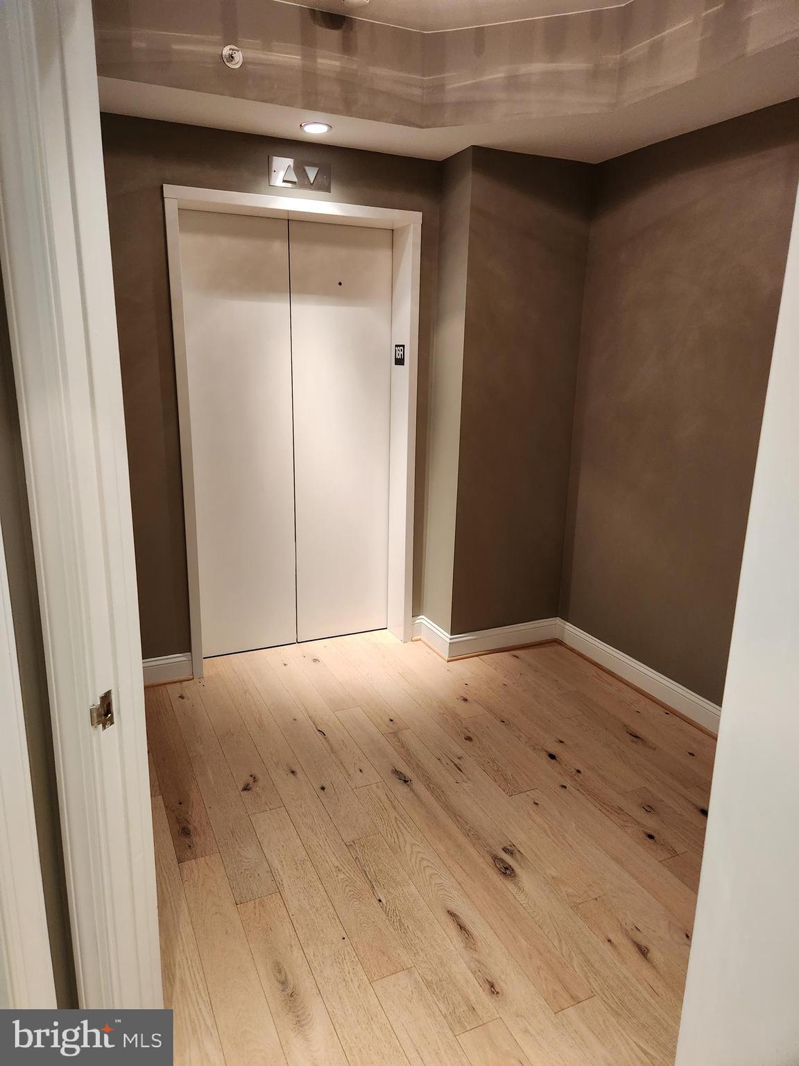 TURNBERRY TOWER - Residential Lease