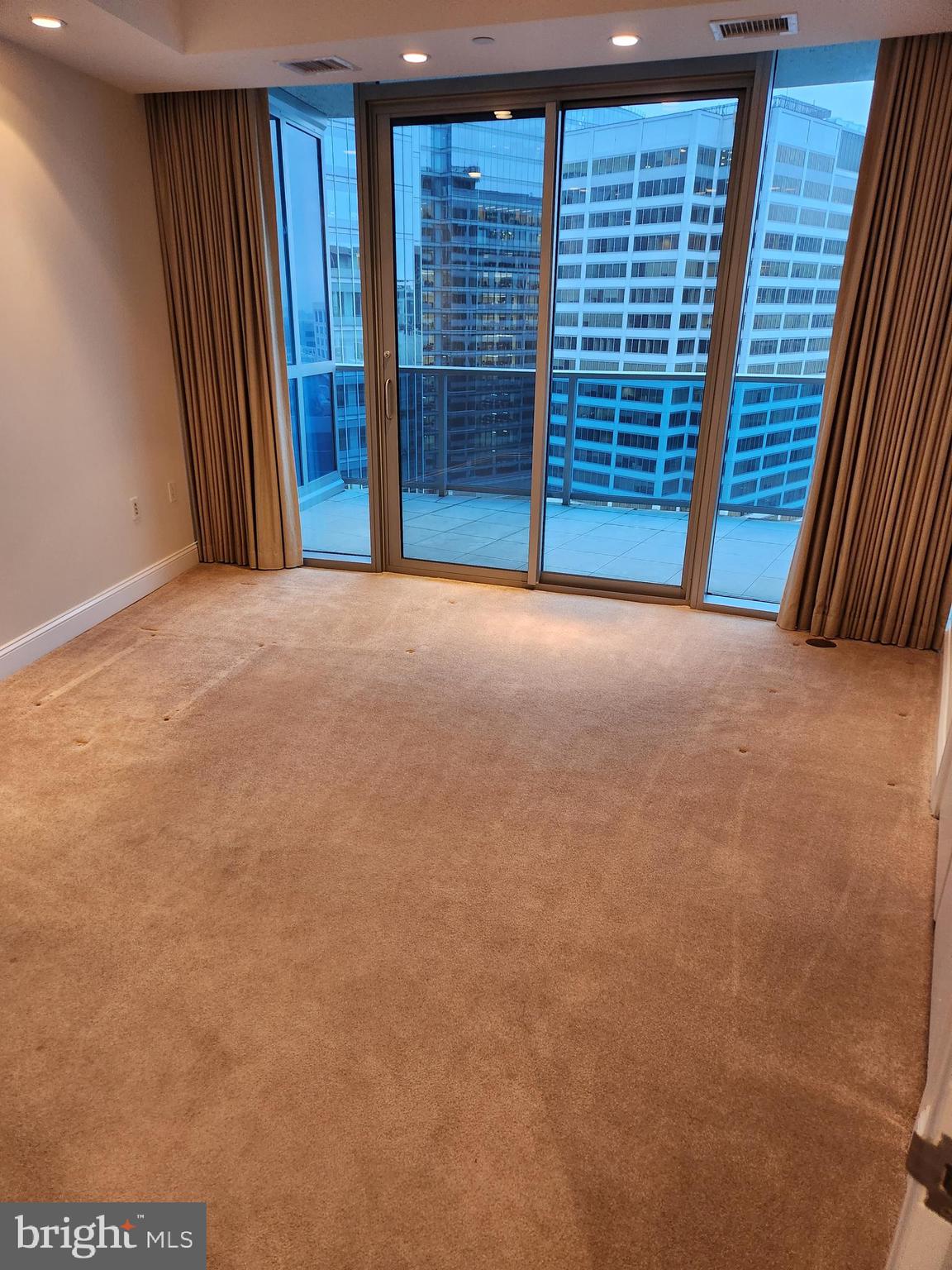 TURNBERRY TOWER - Residential Lease