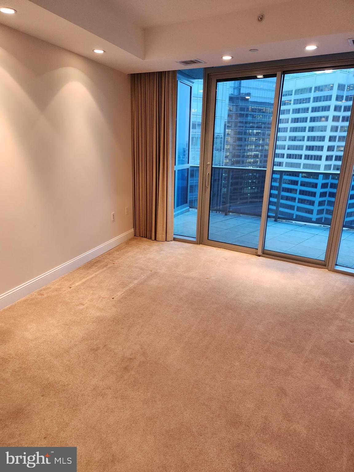 TURNBERRY TOWER - Residential Lease