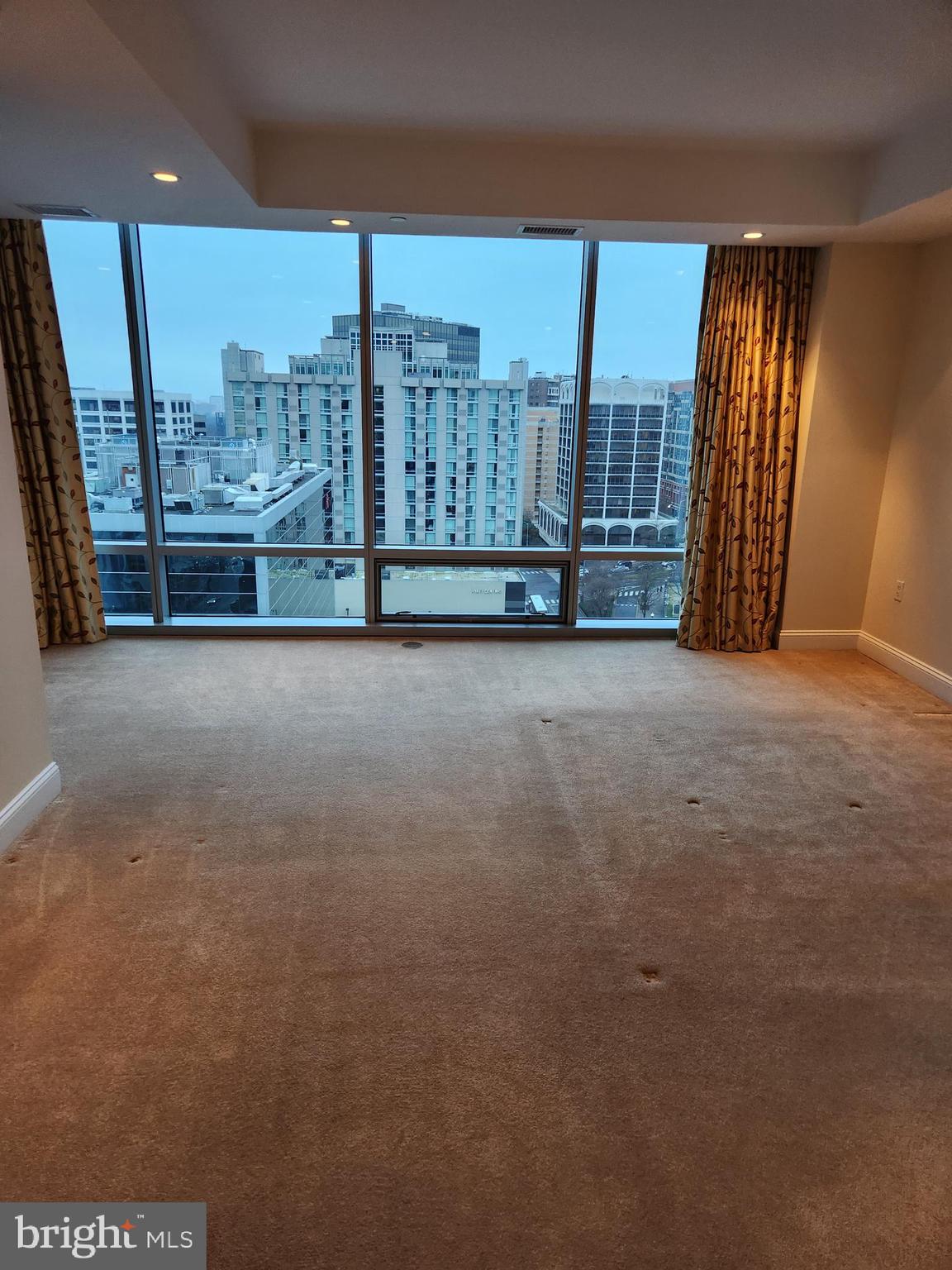 TURNBERRY TOWER - Residential Lease