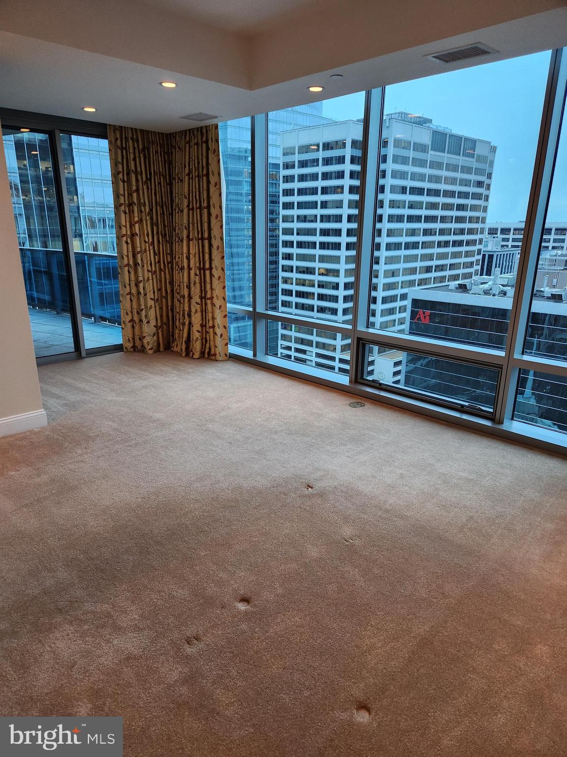 TURNBERRY TOWER - Residential Lease