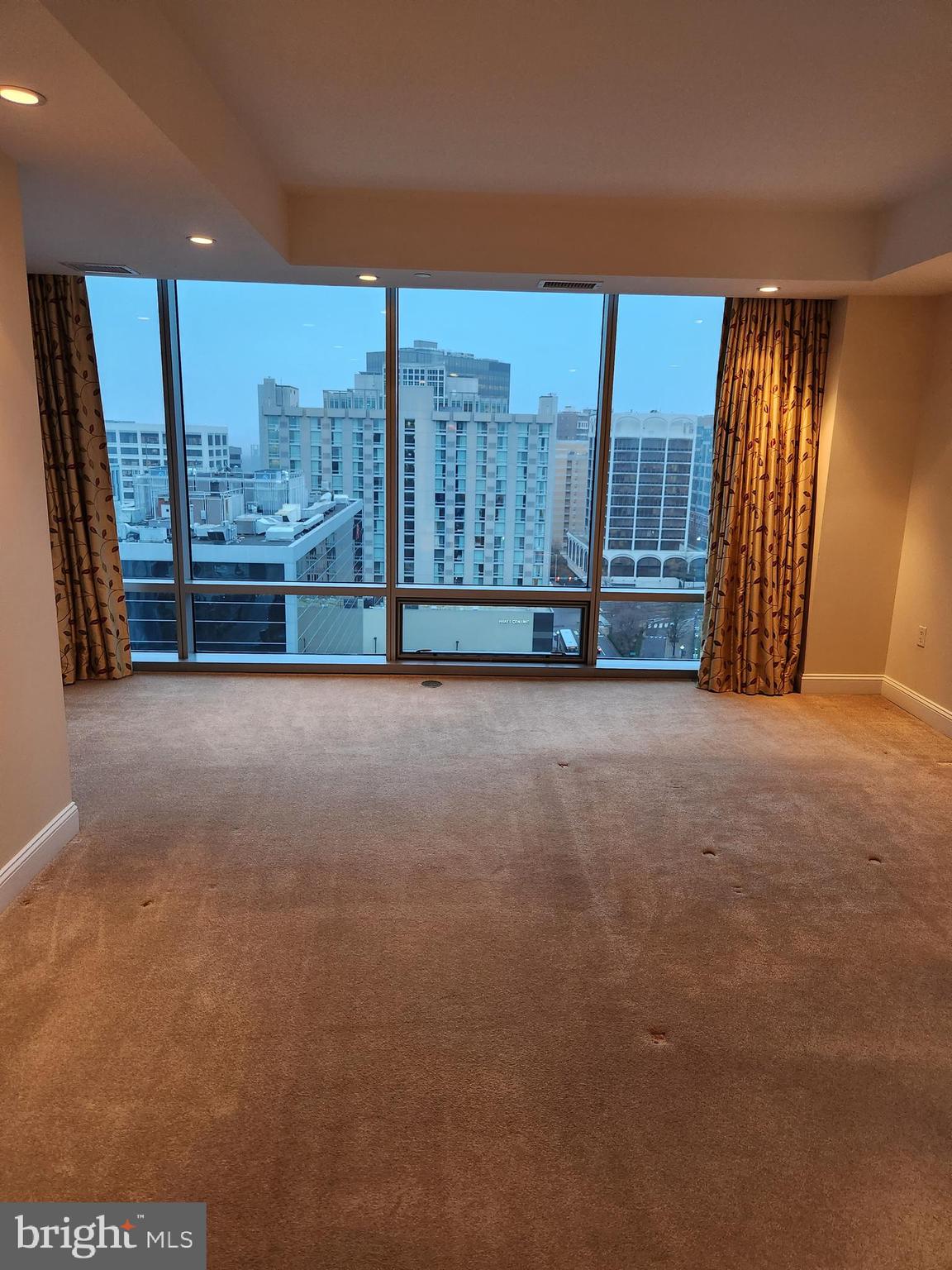 TURNBERRY TOWER - Residential Lease