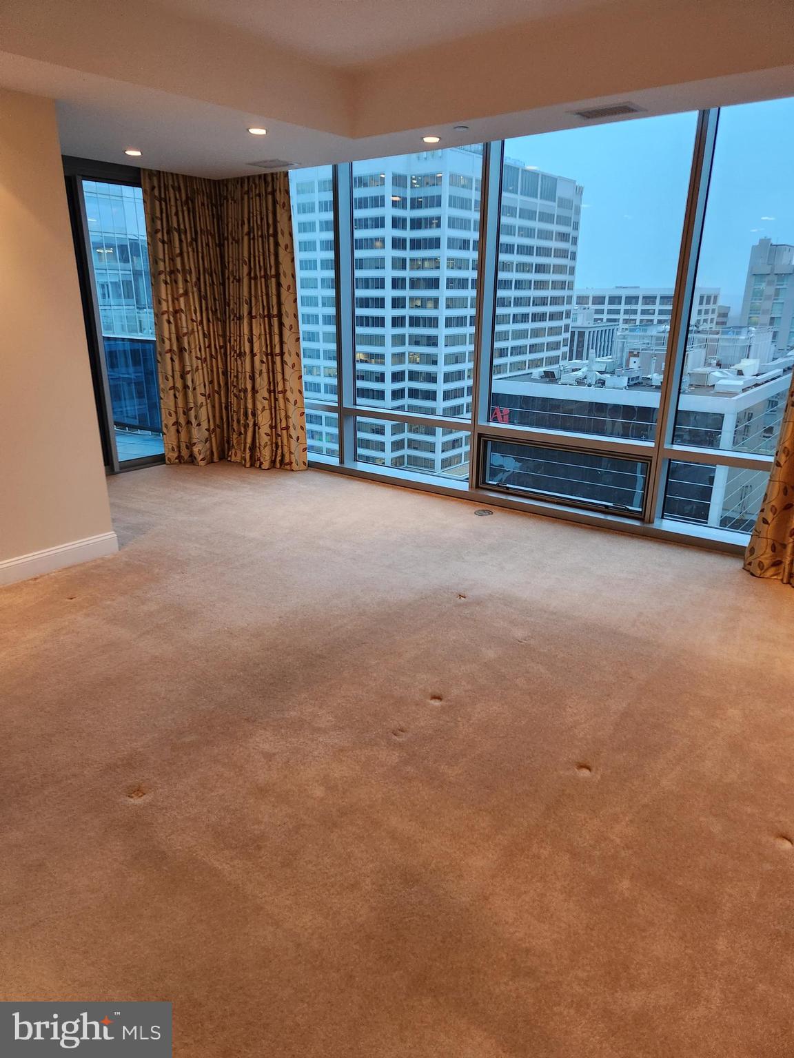TURNBERRY TOWER - Residential Lease