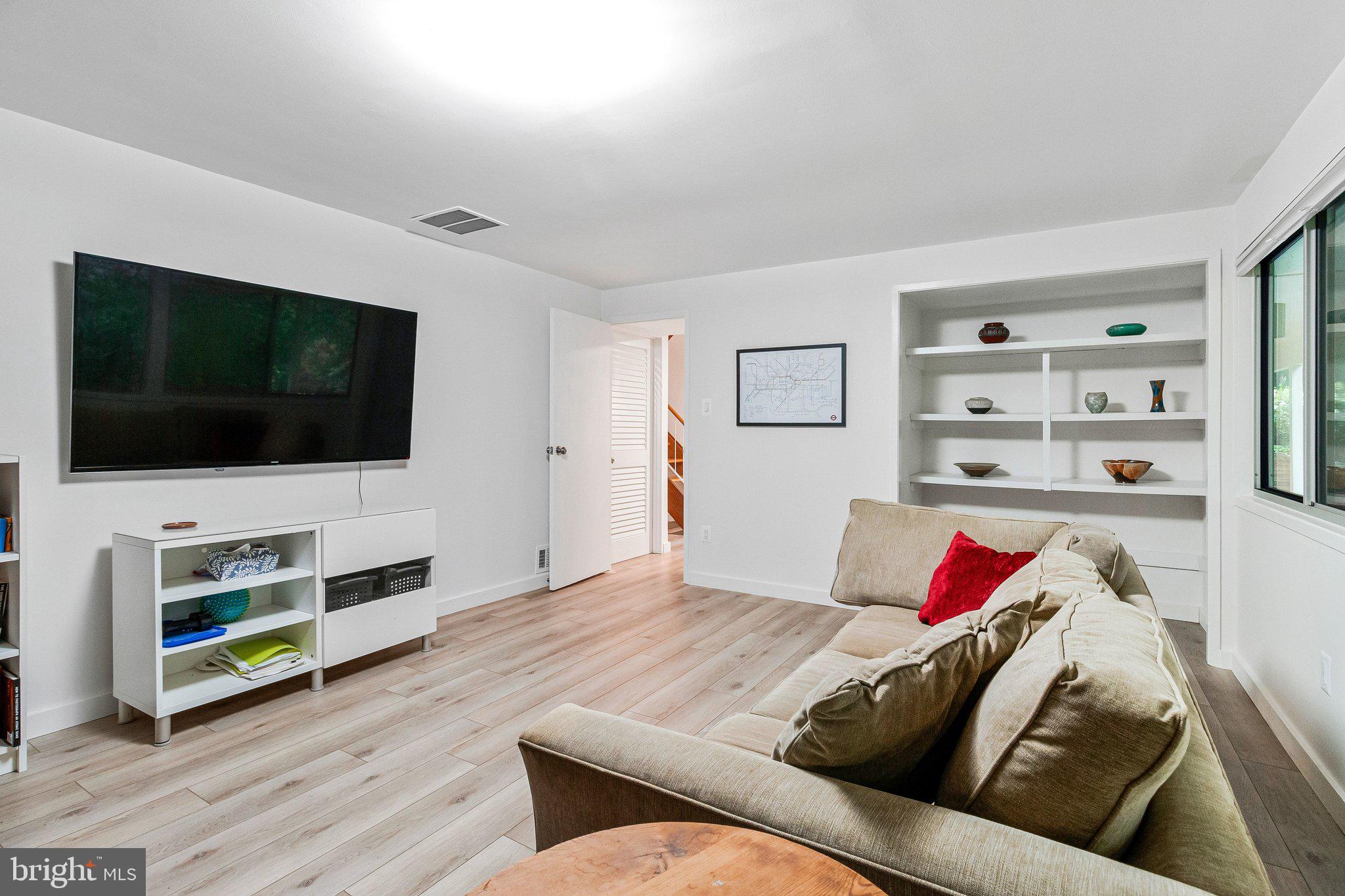 CARDEROCK SPRINGS - Residential