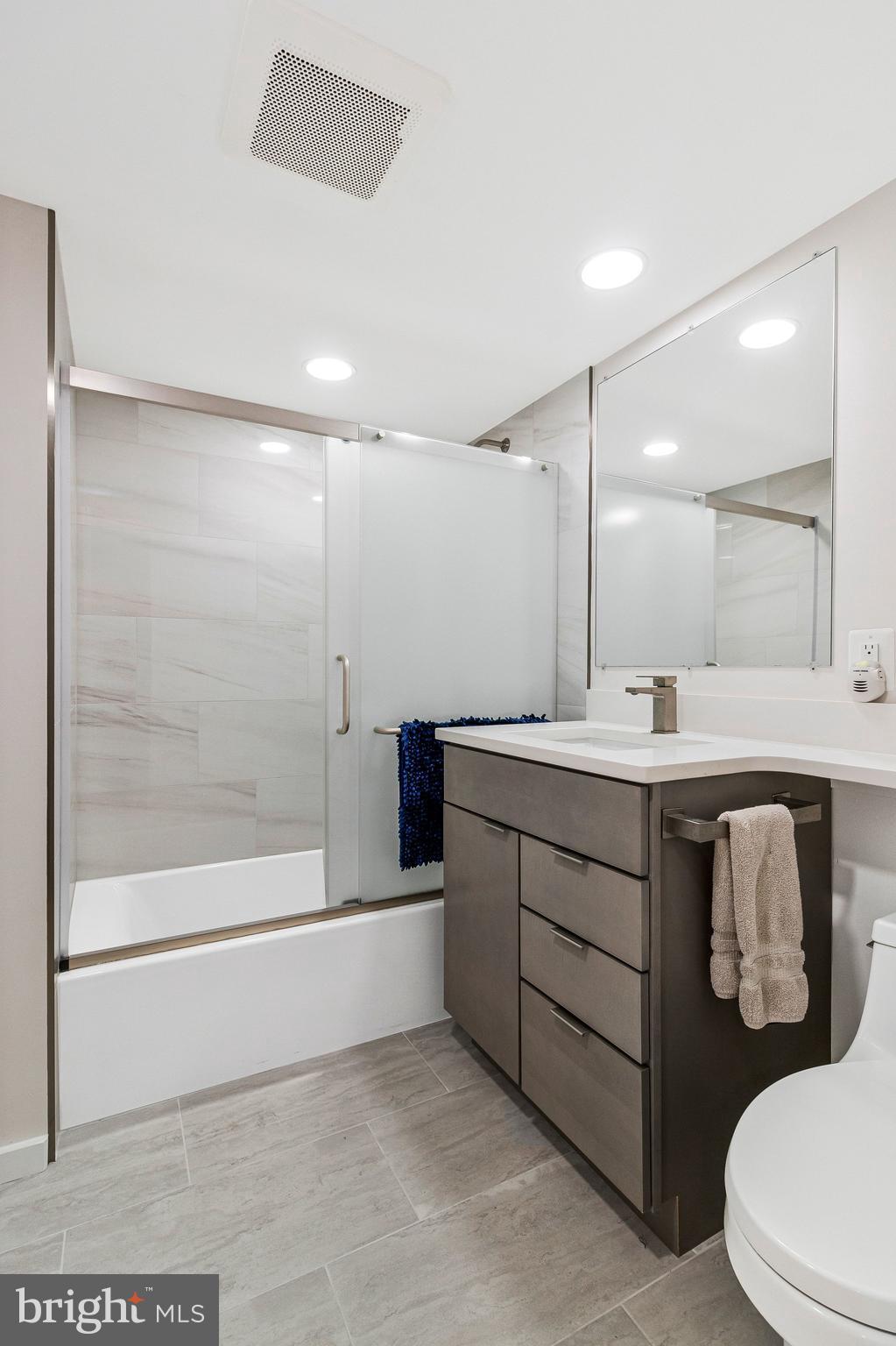 CARDEROCK SPRINGS - Residential