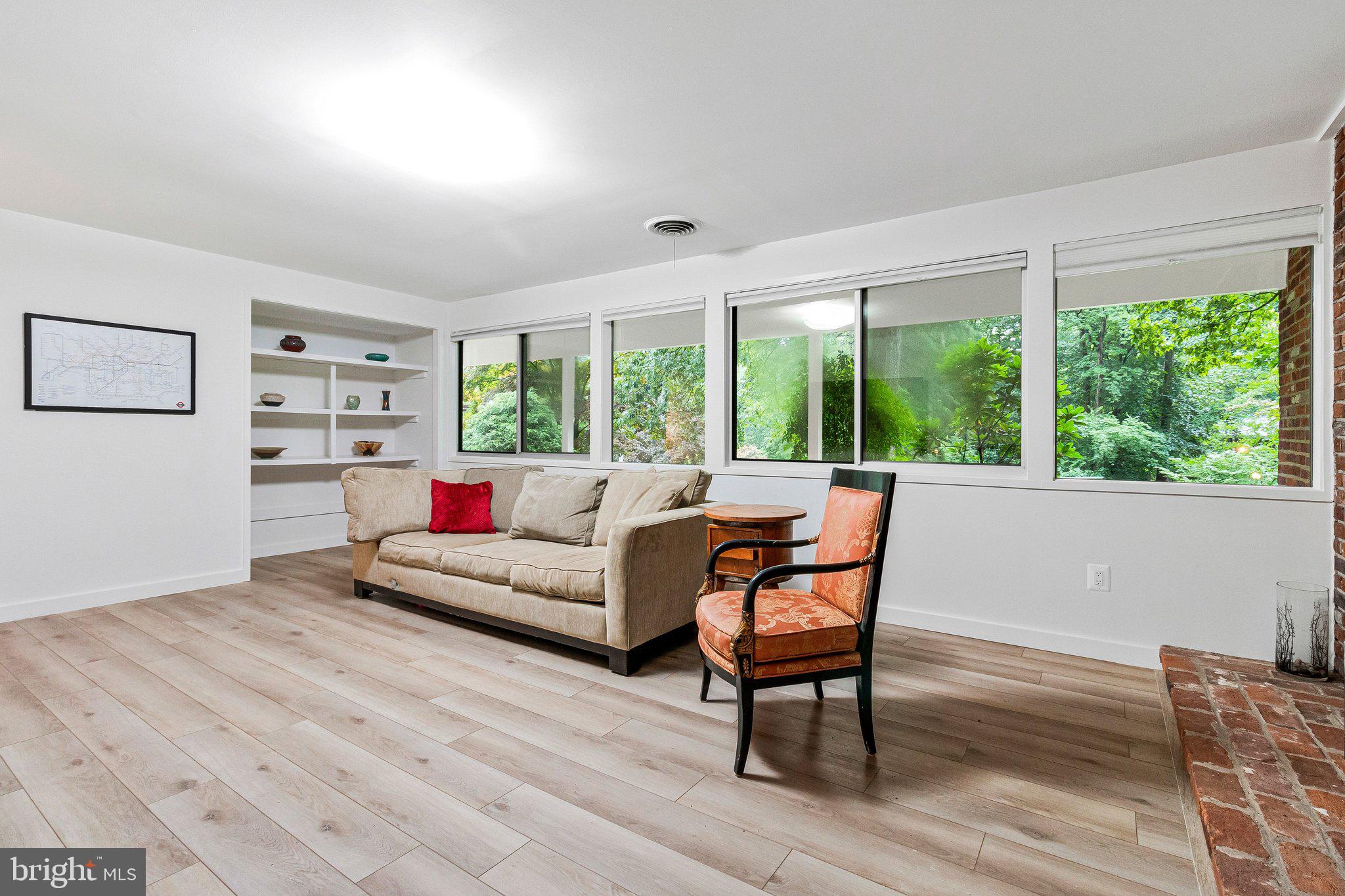 CARDEROCK SPRINGS - Residential