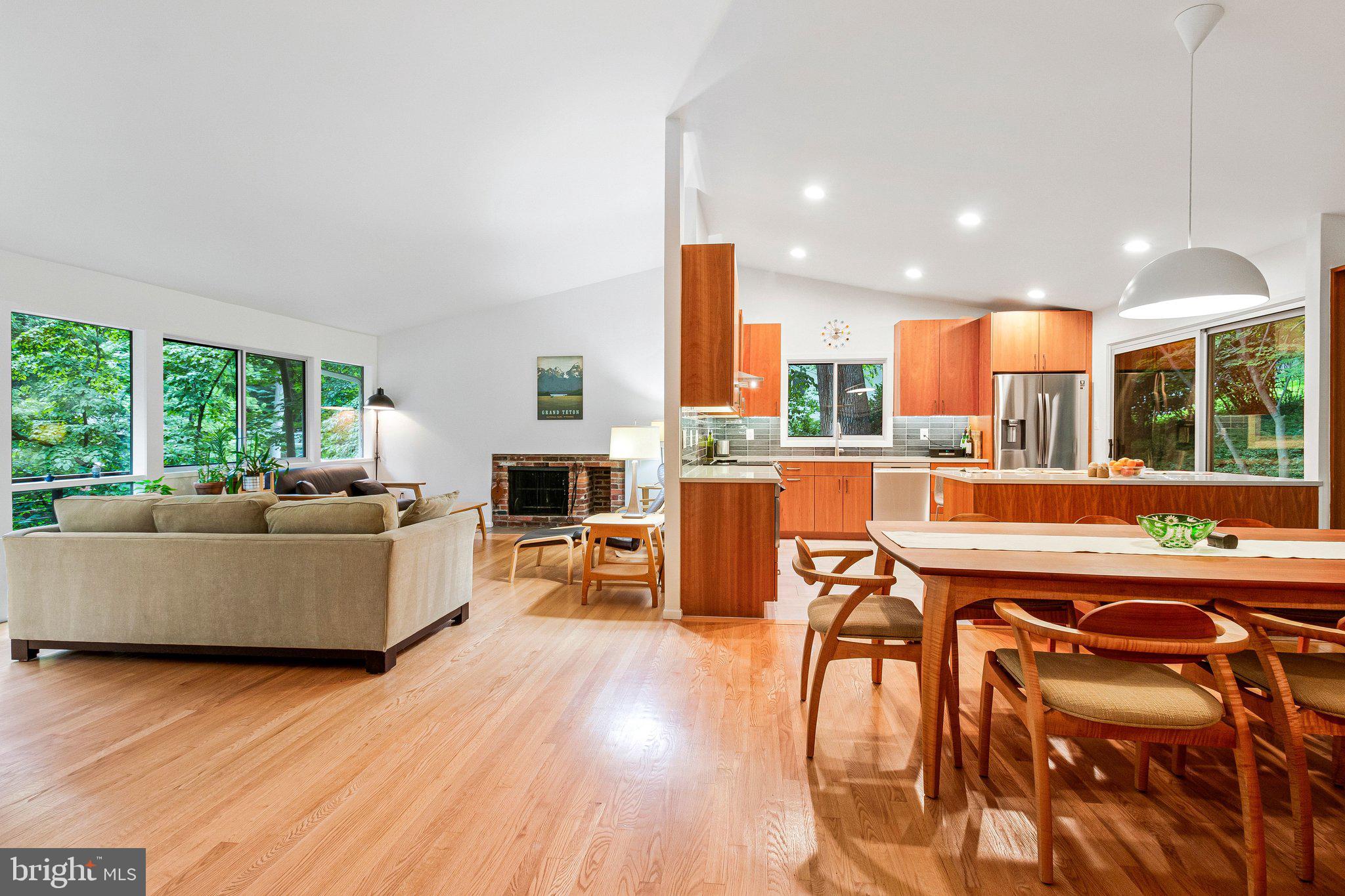 CARDEROCK SPRINGS - Residential
