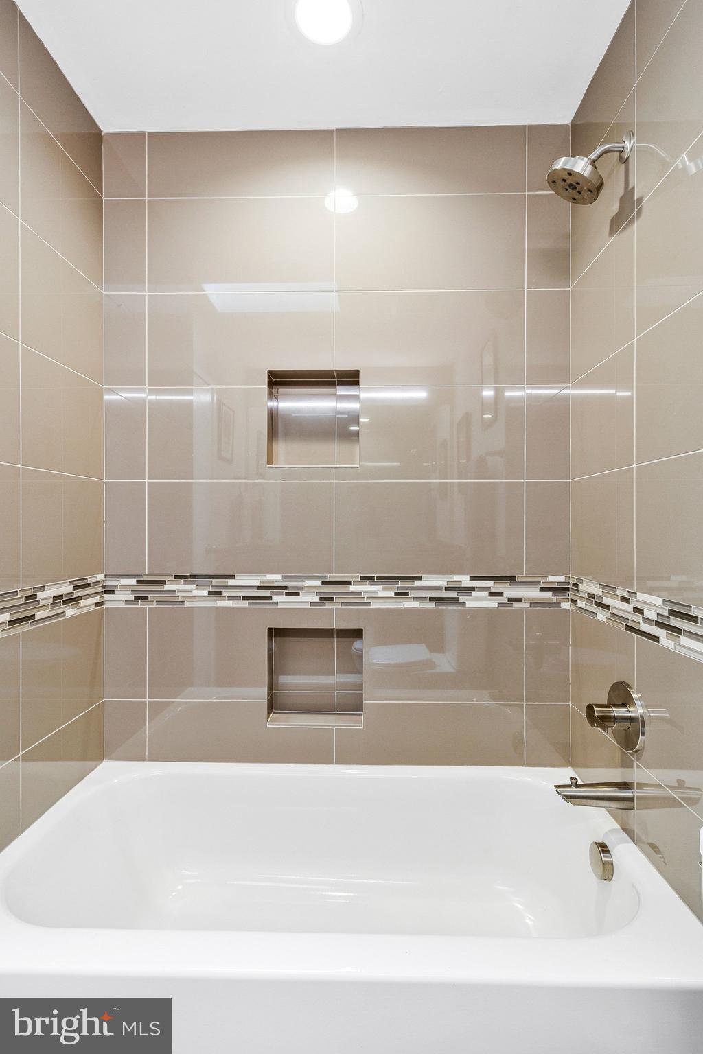 CARDEROCK SPRINGS - Residential
