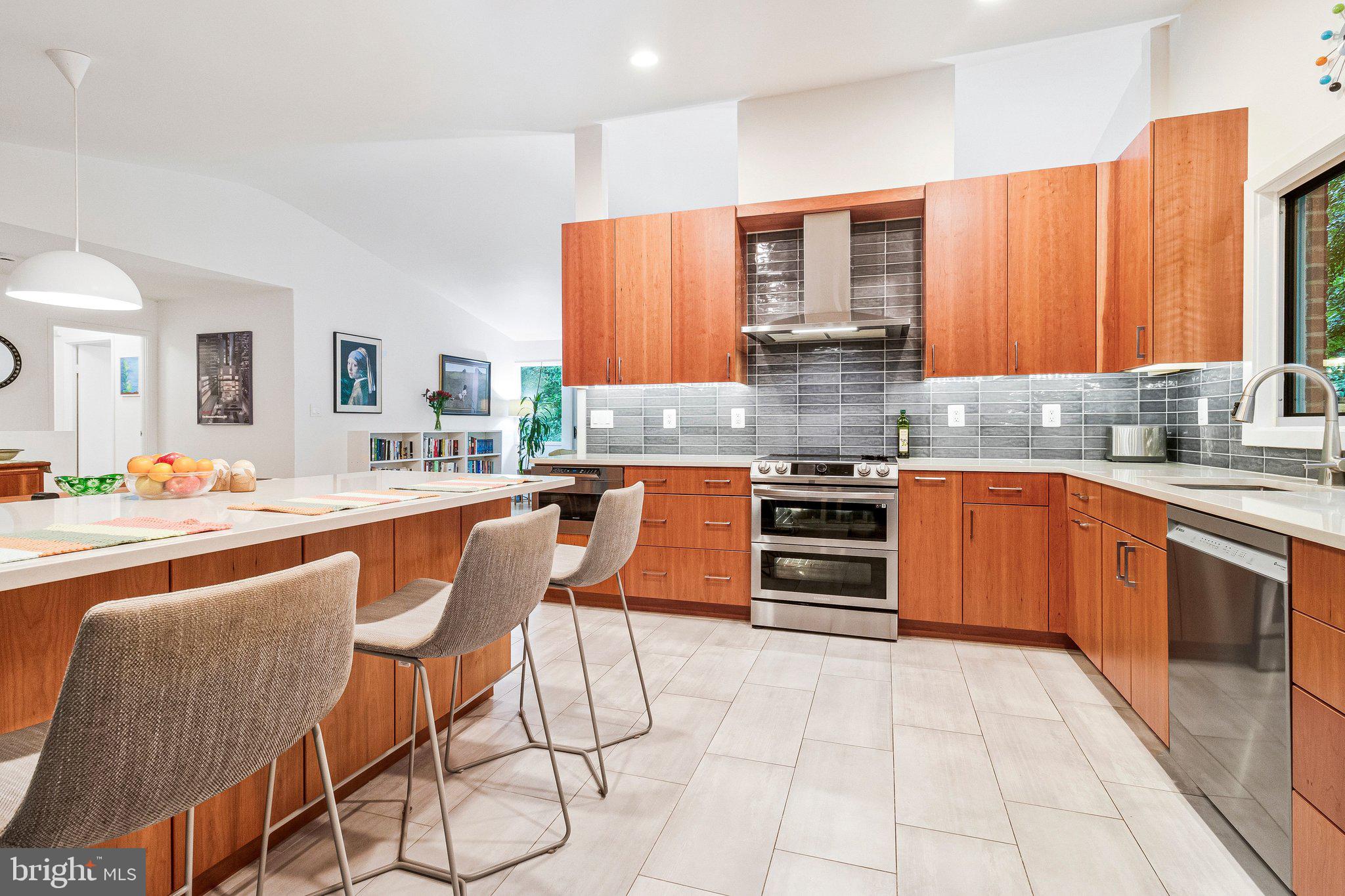 CARDEROCK SPRINGS - Residential