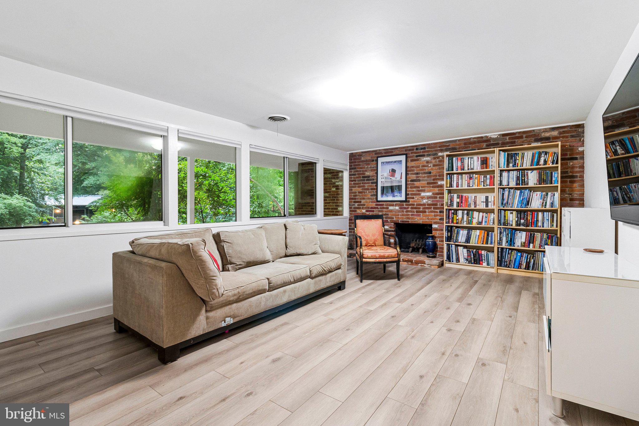 CARDEROCK SPRINGS - Residential