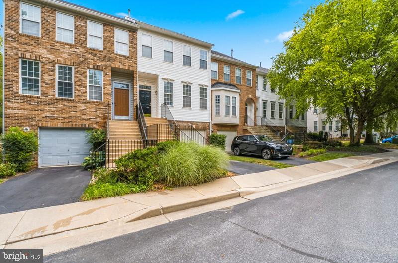 LONG REACH - Residential