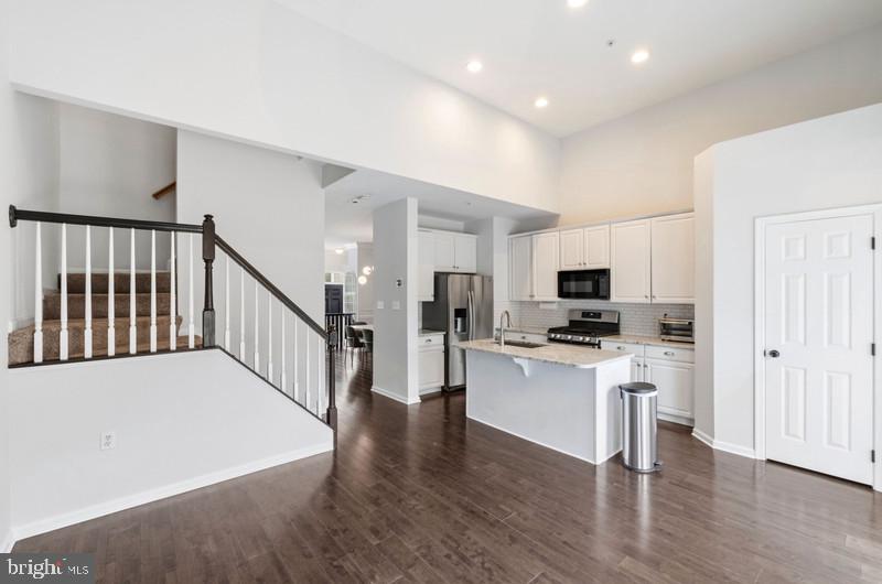 LONG REACH - Residential