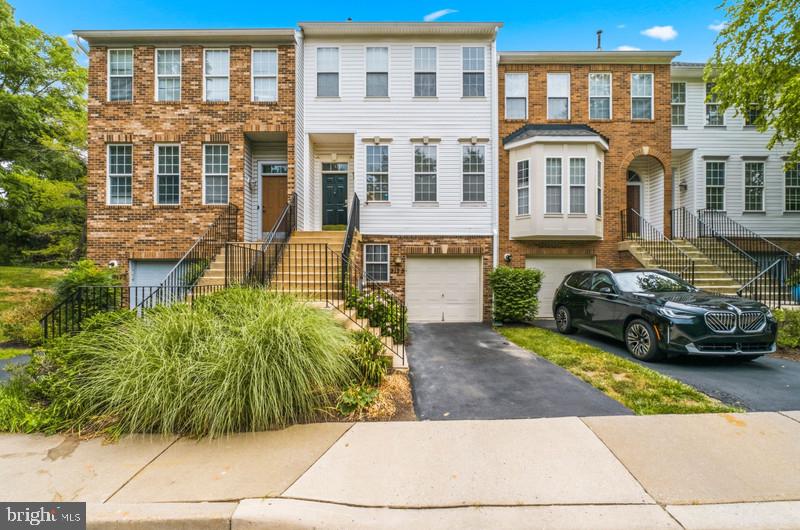 LONG REACH - Residential