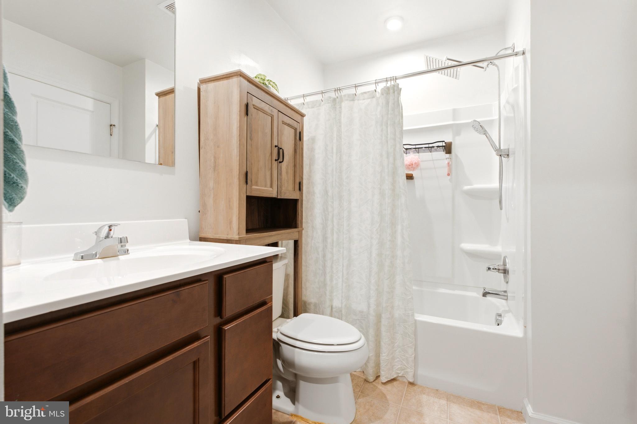 THE LAKES AT MARTINSBURG - Residential