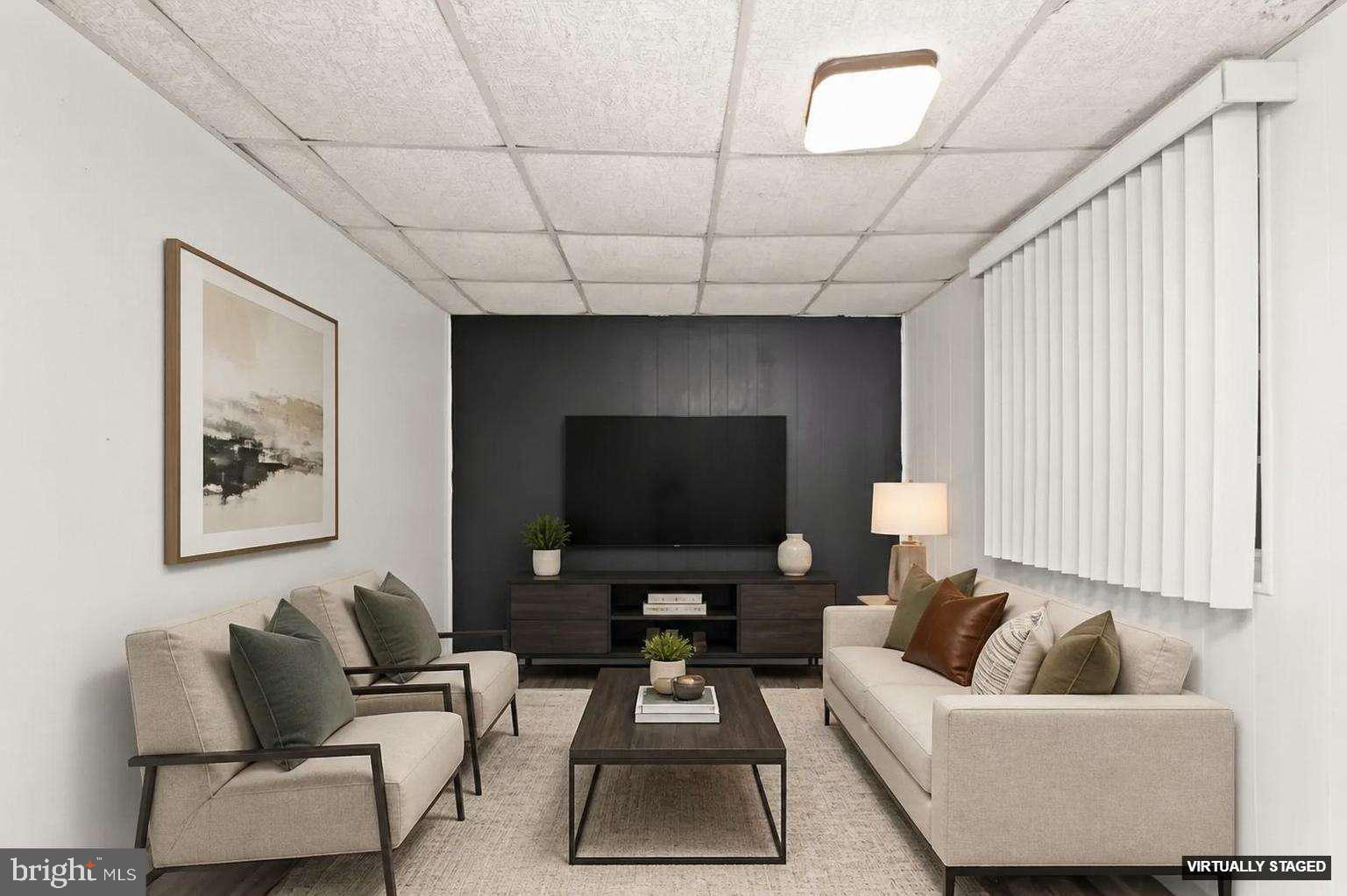 THE HUNTSMAN CONDOMINIUM - Residential