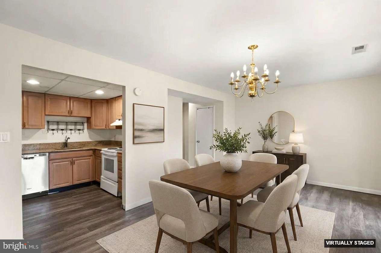 THE HUNTSMAN CONDOMINIUM - Residential