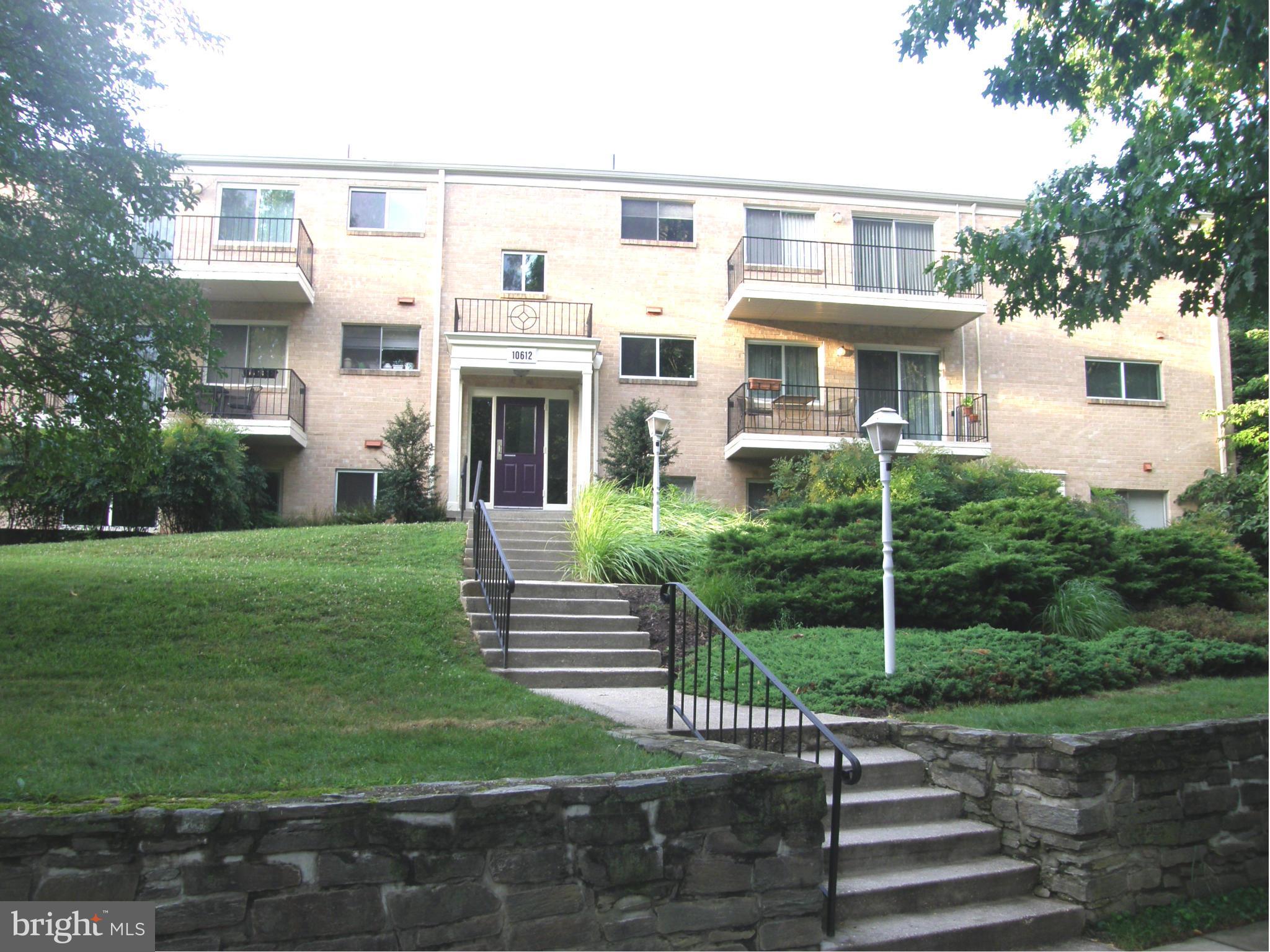GREAT, SUNNY, SPACIOUS TOP FLOOR ONE BEDROOM WITH BALCONY. UPDATED KITCHEN WITH GRANITE. RENT INCLUDES UTILITIES, PARKING AND AMENITIES. GREAT LOCATION AT GROSVENOR METRO AND THE BELTWAY. NEAR NIH AND WALTER REED MEDICAL. MINIMUM ONE YEAR. NO PETS OR SMOKING.