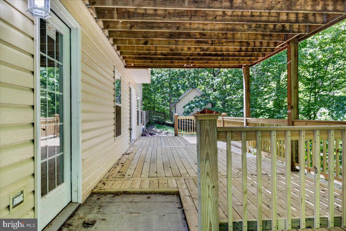LAKE MONTICELLO - Residential