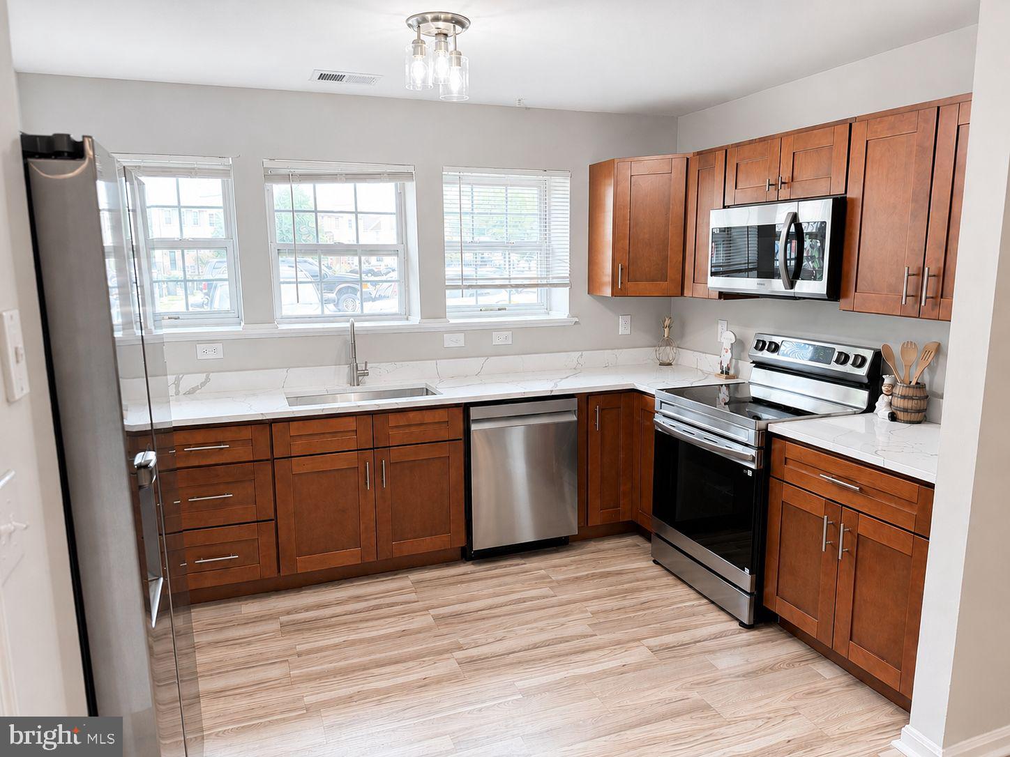 APPLEGATE CONDO - Residential