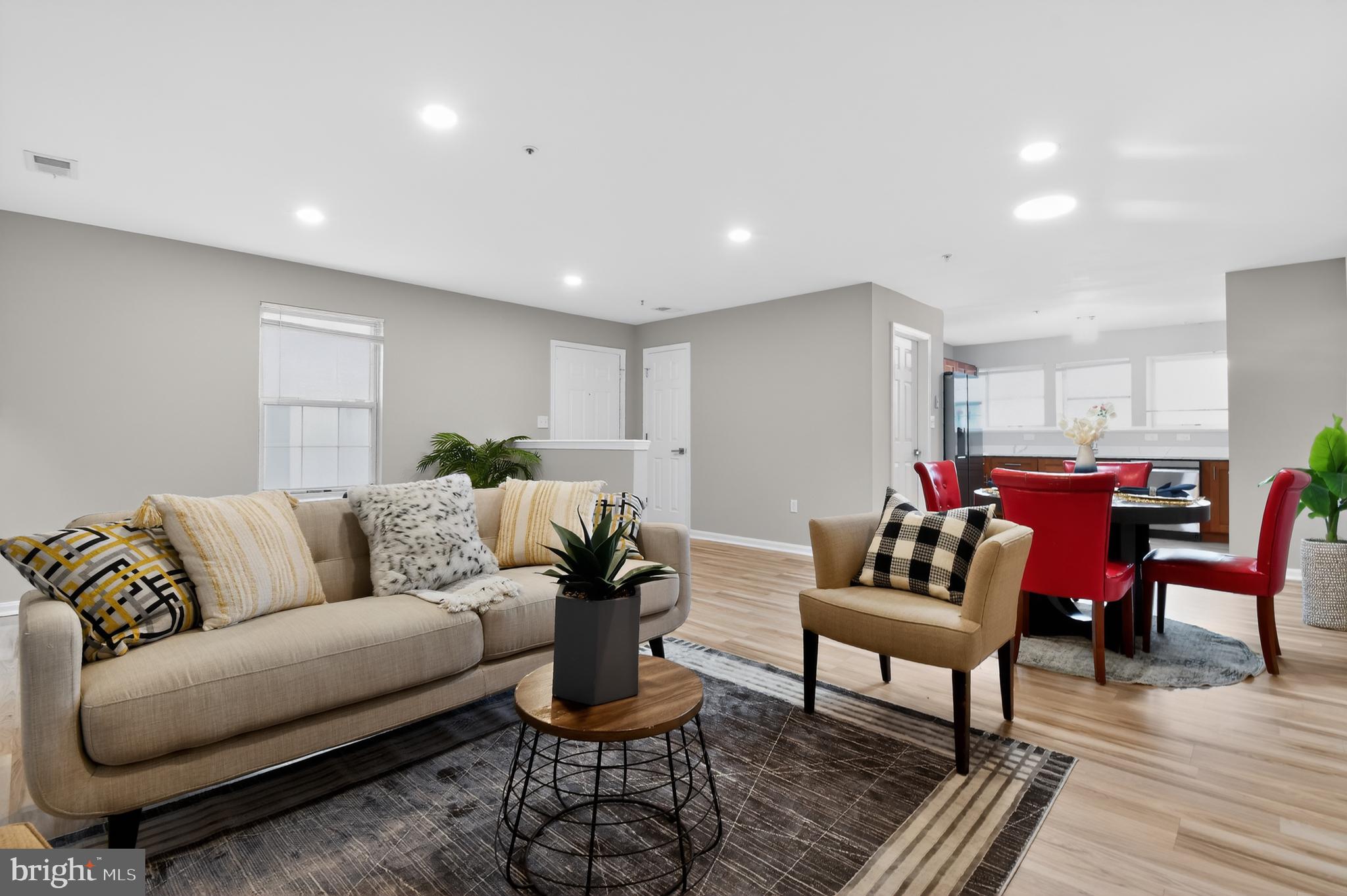 APPLEGATE CONDO - Residential