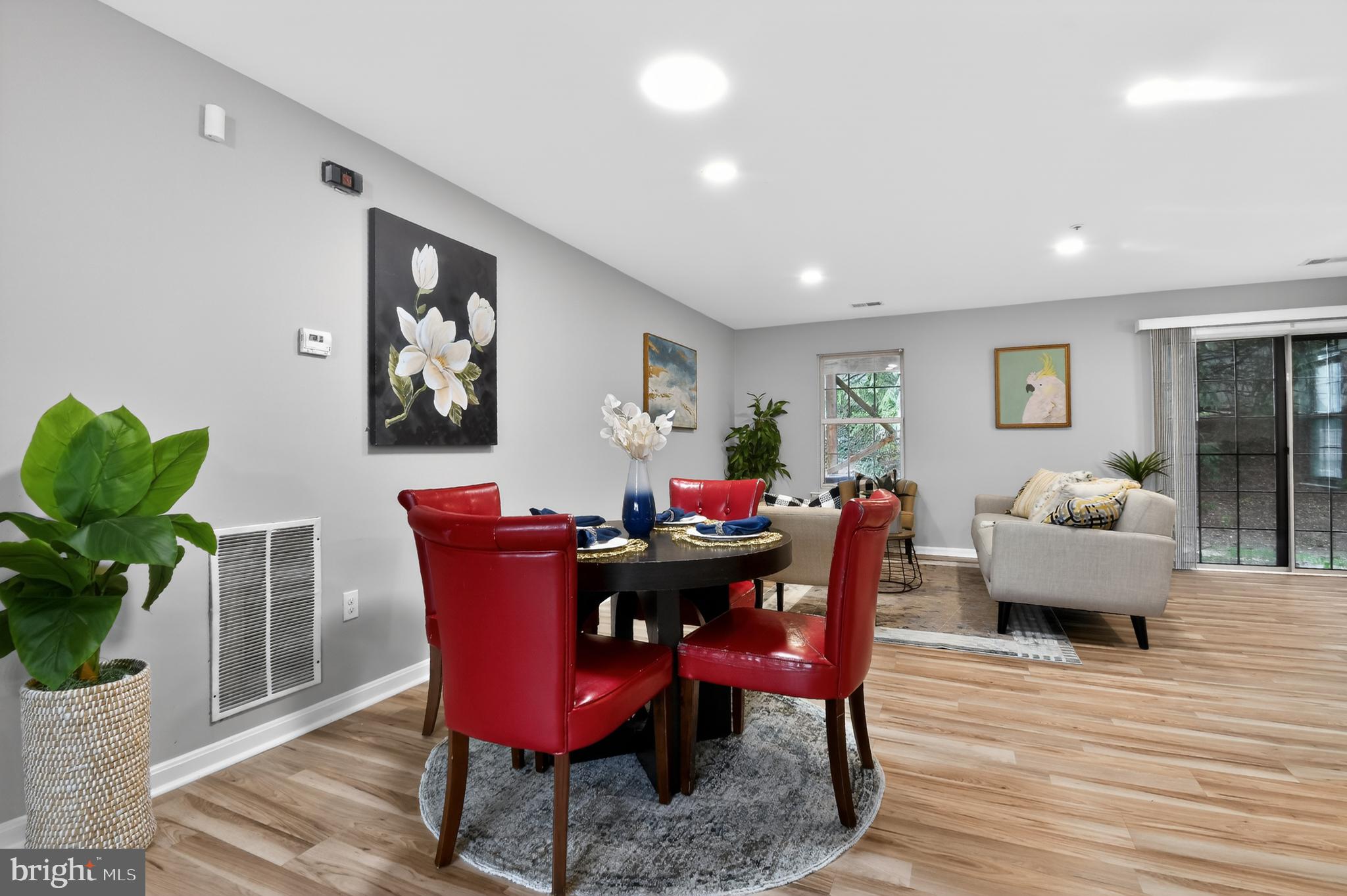 APPLEGATE CONDO - Residential