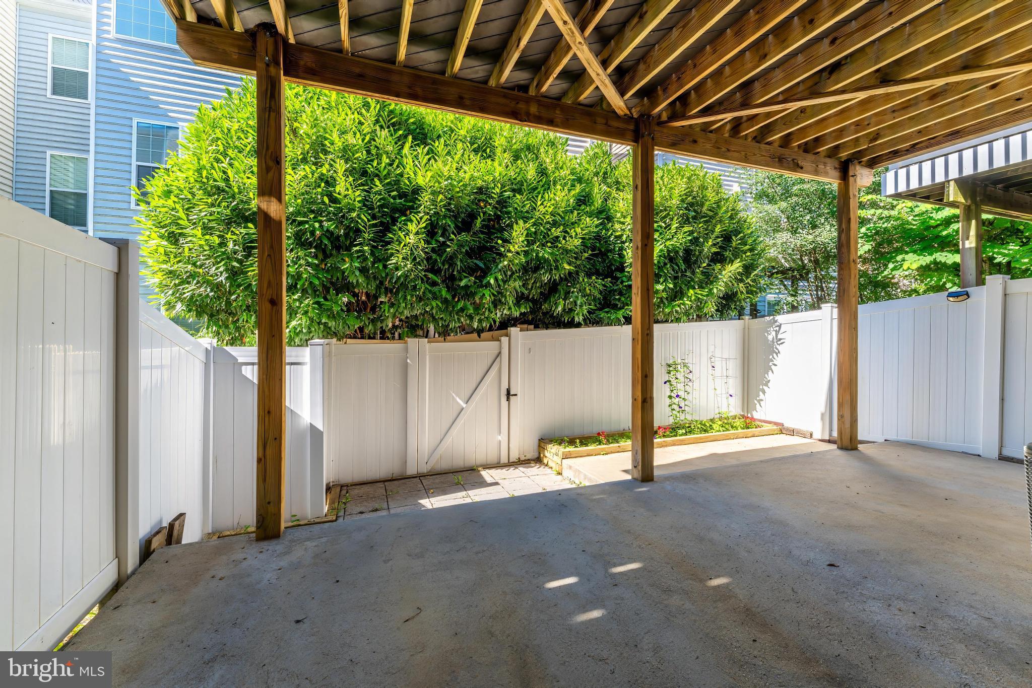 EAST GATE - Residential