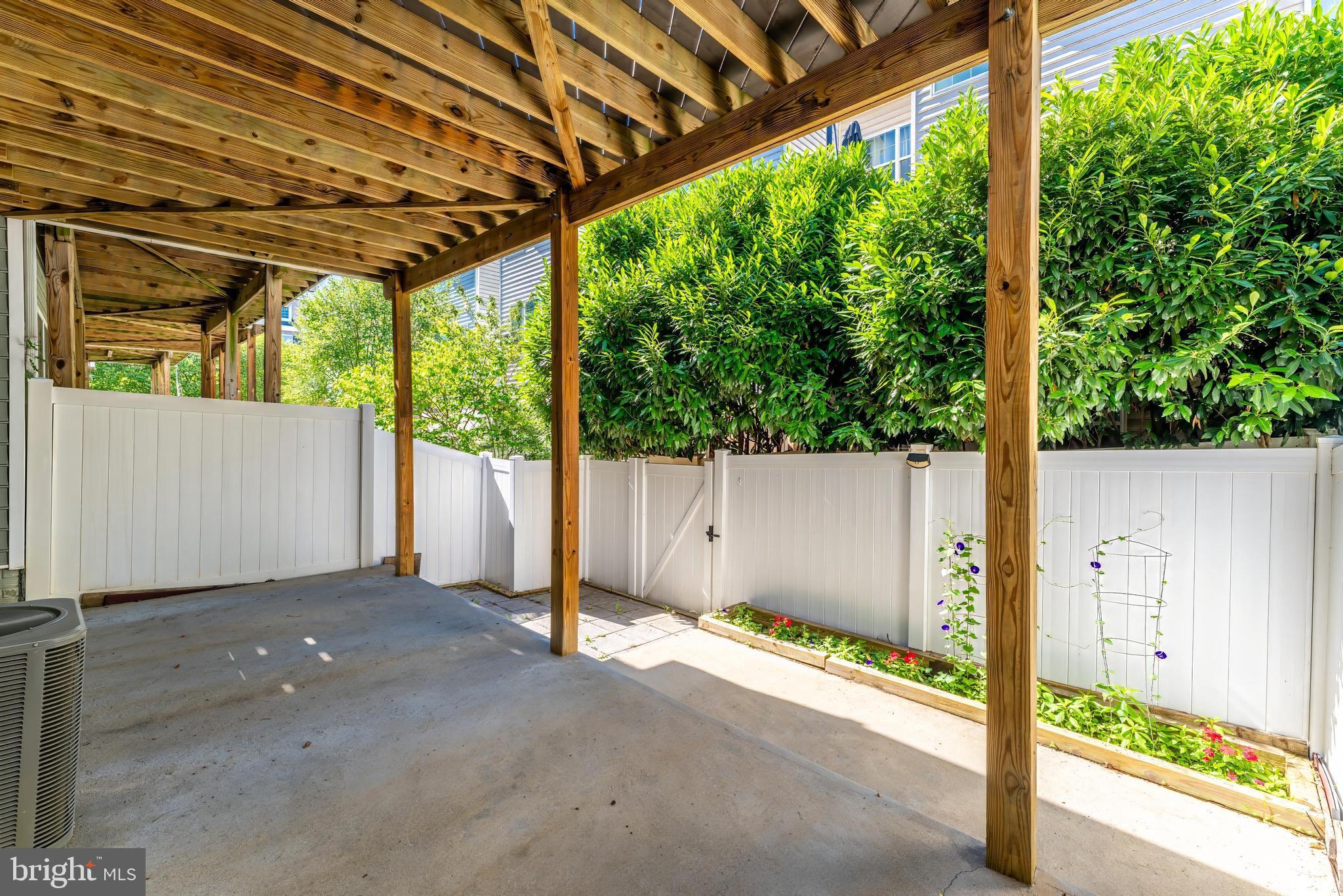 EAST GATE - Residential