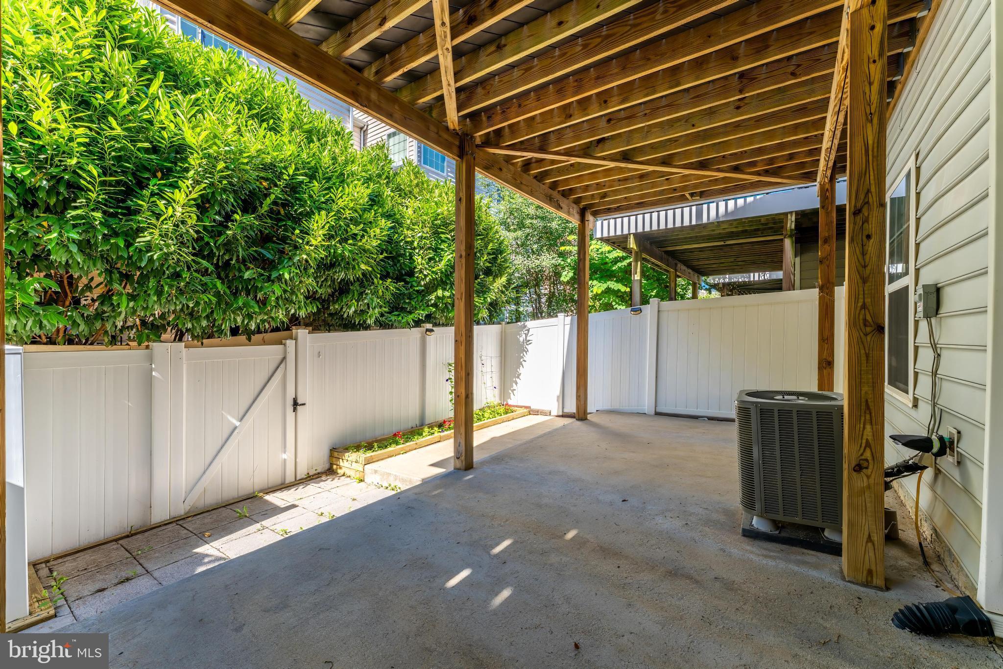 EAST GATE - Residential