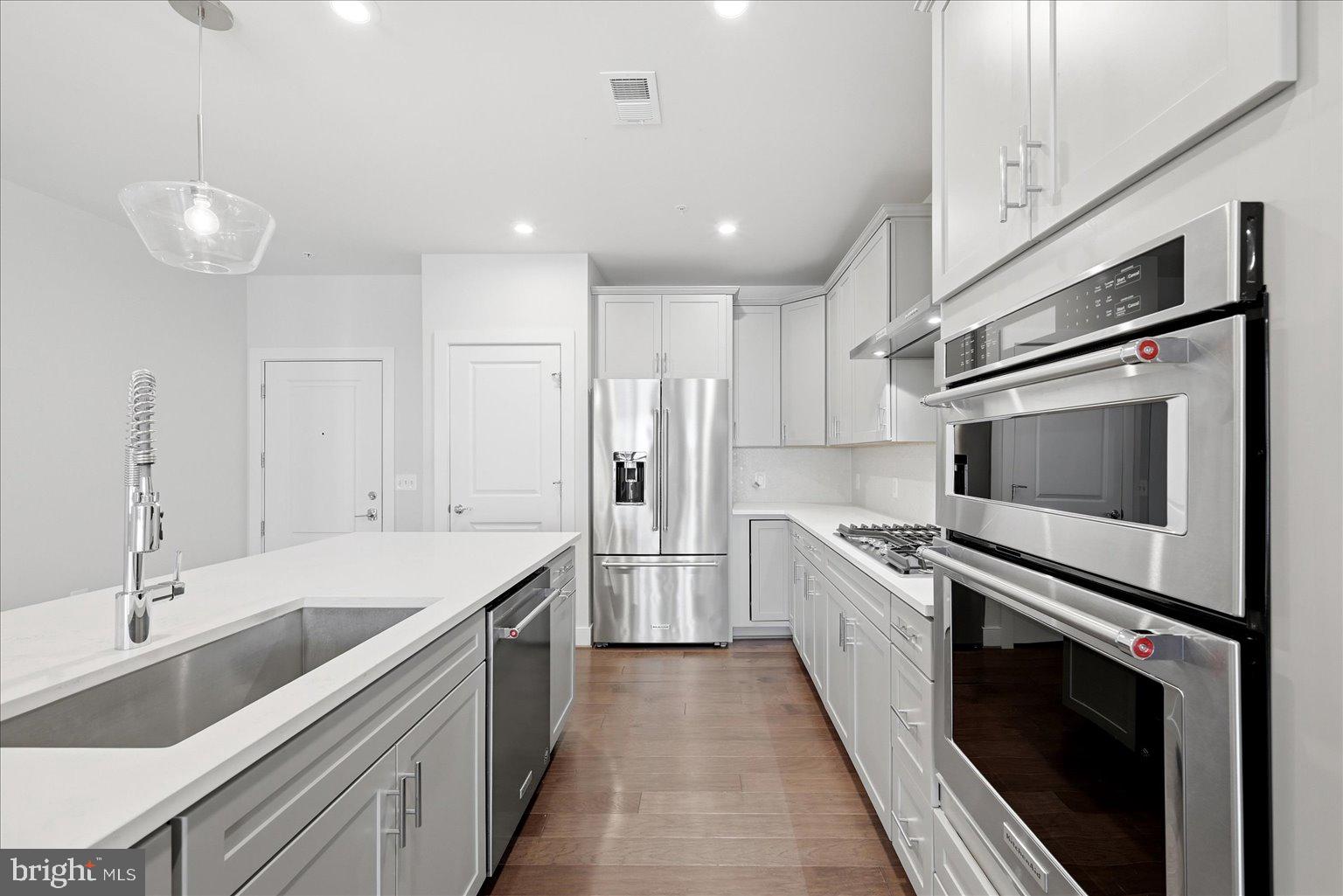METROPARK AT ARROWBROOK - Residential