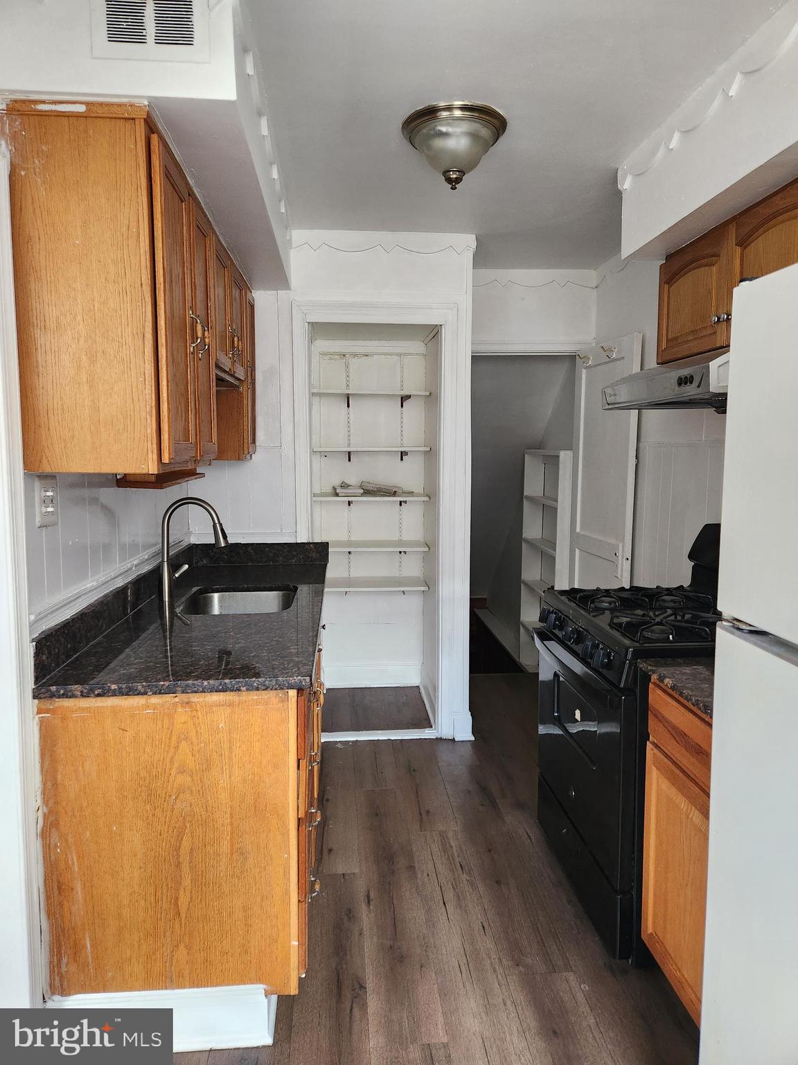 OXFORD CIRCLE - Residential
